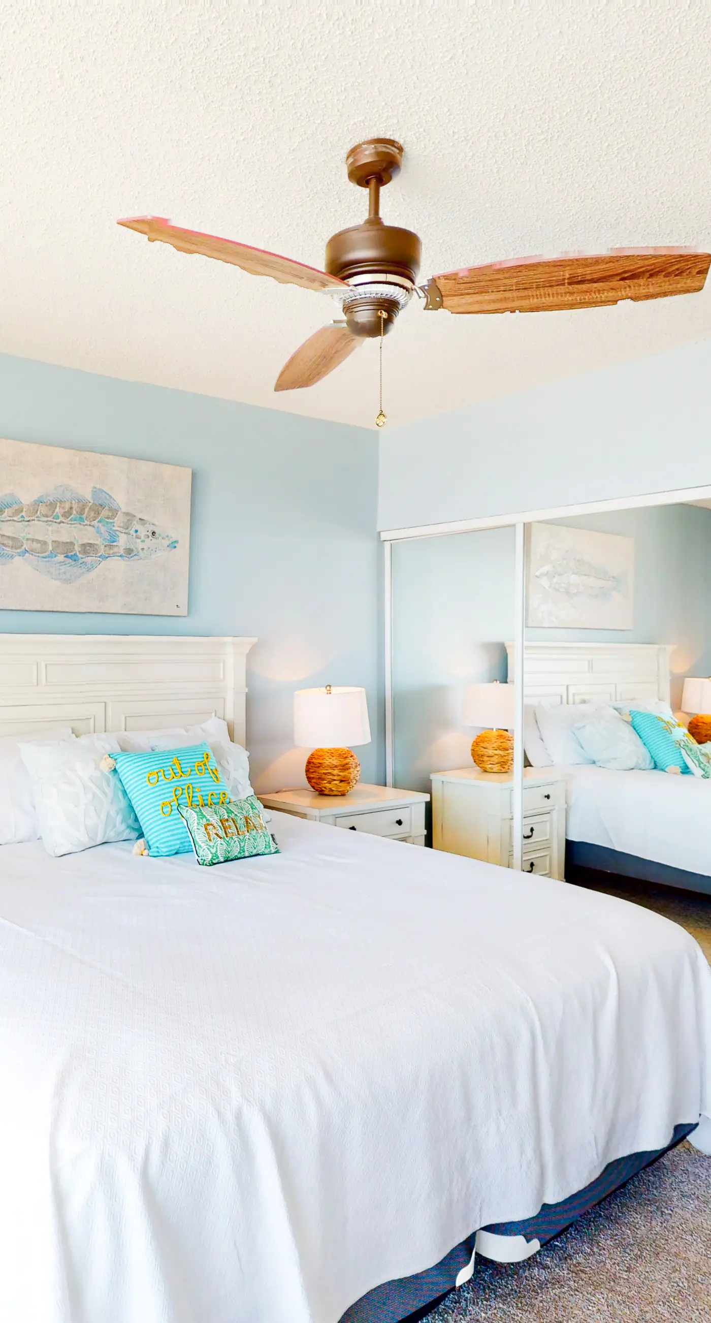 Snowbird-Friendly Gulf-Front Condo on 4th Floor wBalcony, Shared Pool, Hot Tub