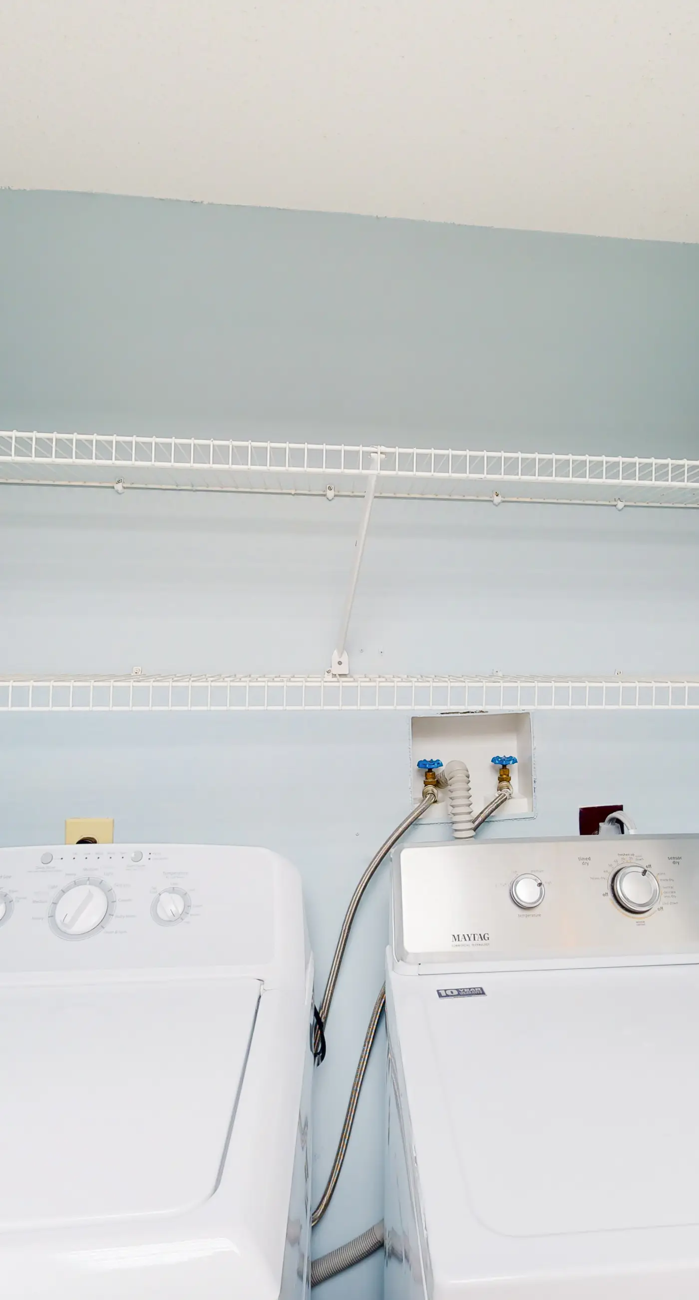 Snowbird-Friendly Gulf-Front Condo on 4th Floor wBalcony, Shared Pool, Hot Tub