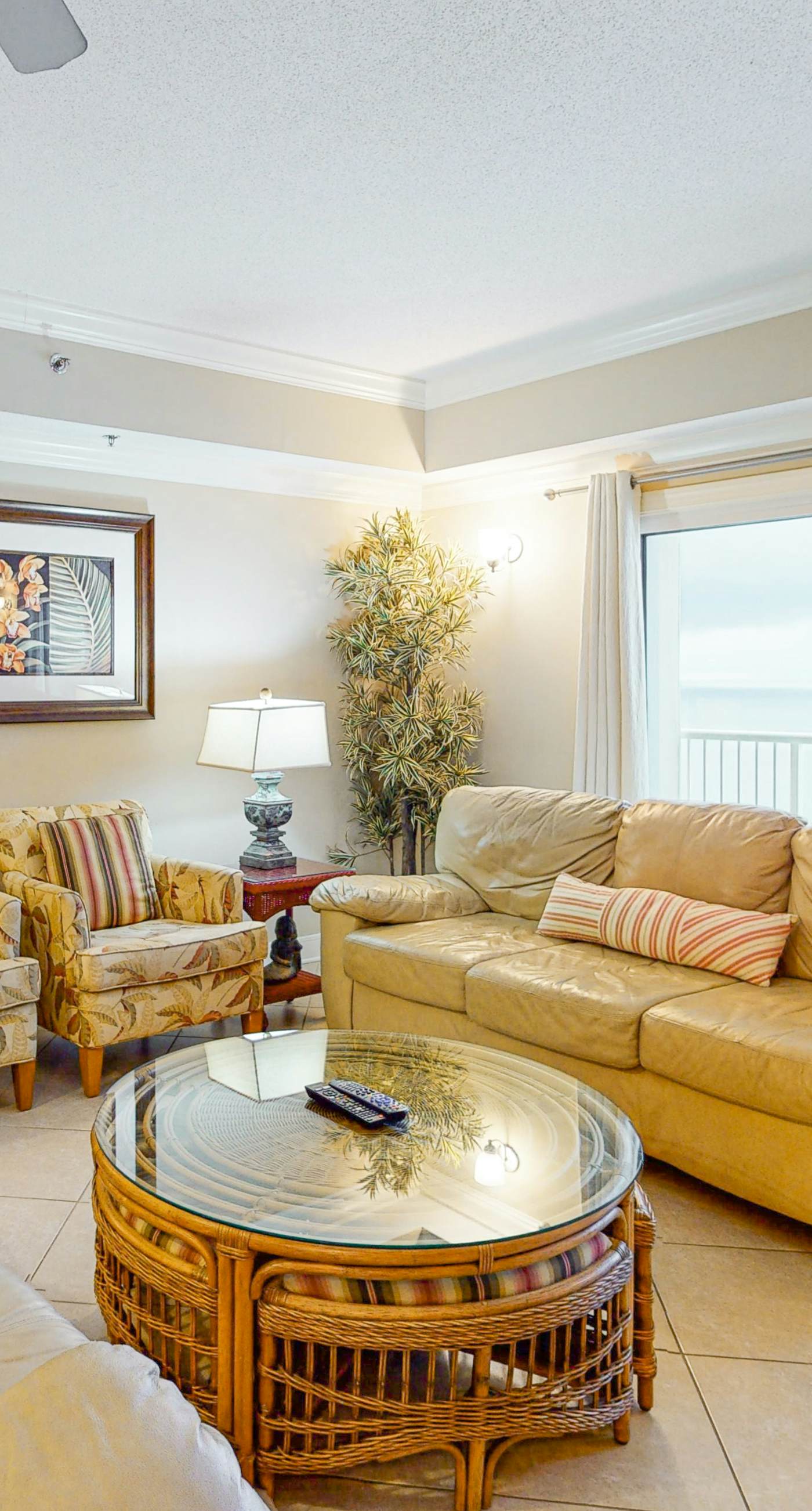 Beachfront condo with incredible views, balcony, pool, sauna, & hot tub