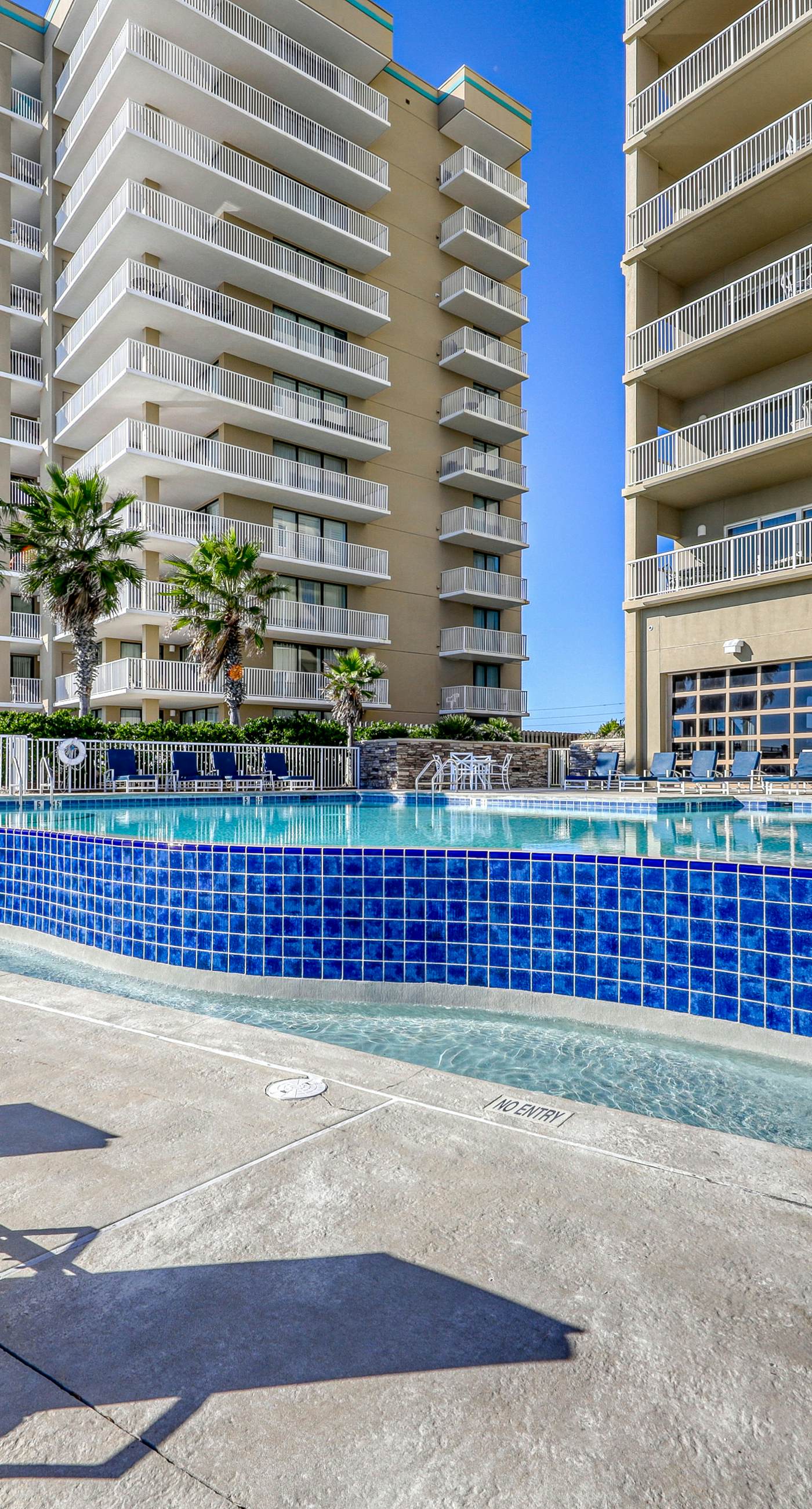 Beachfront condo with incredible views, balcony, pool, sauna, & hot tub