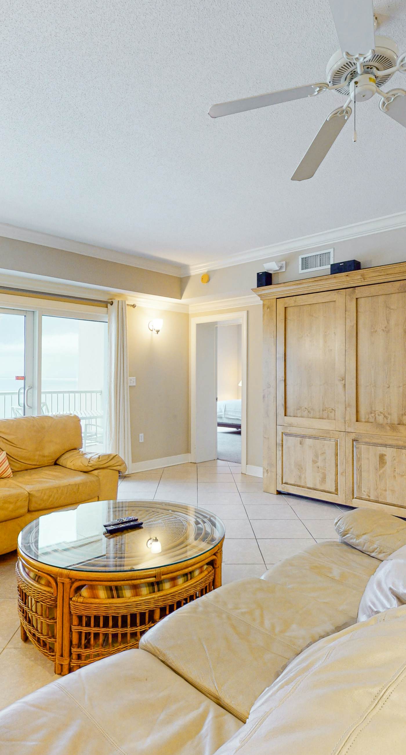 Beachfront condo with incredible views, balcony, pool, sauna, & hot tub