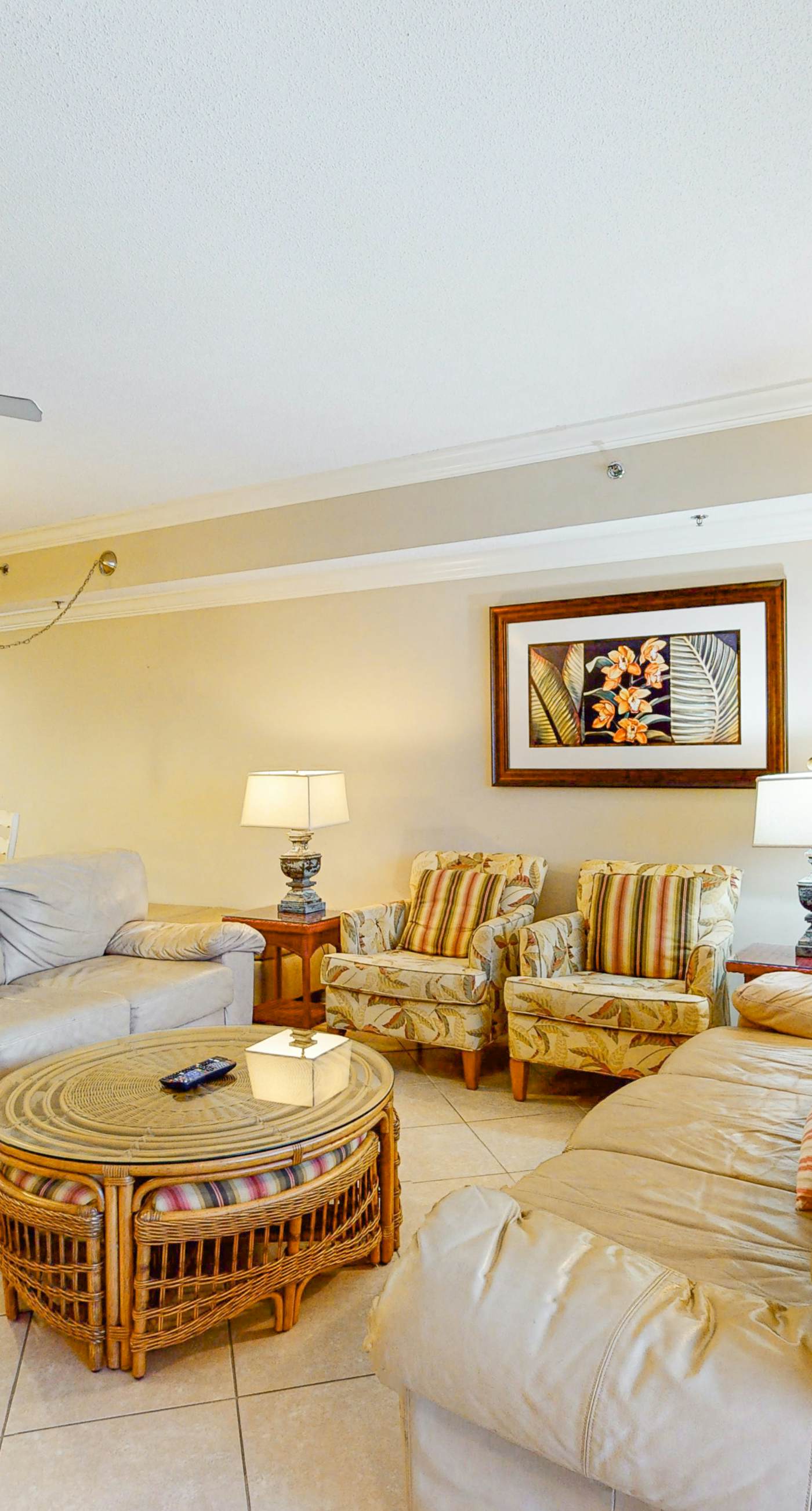 Beachfront condo with incredible views, balcony, pool, sauna, & hot tub