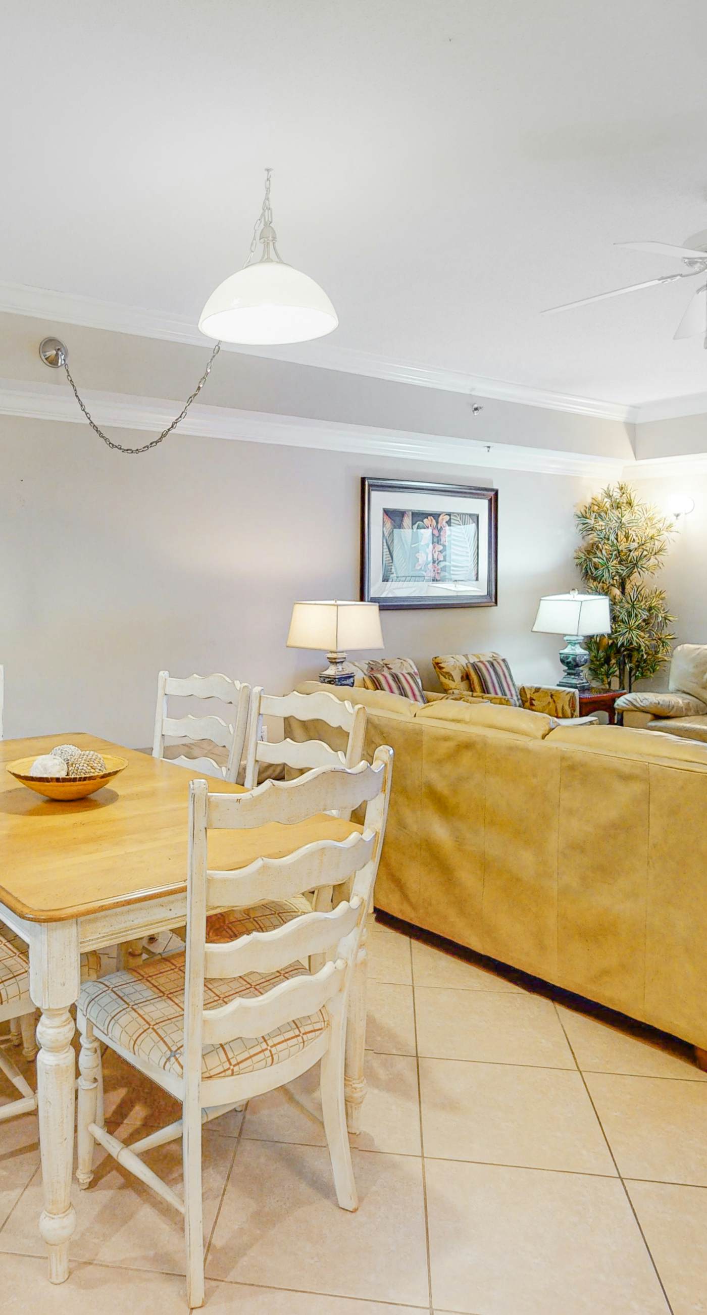 Beachfront condo with incredible views, balcony, pool, sauna, & hot tub