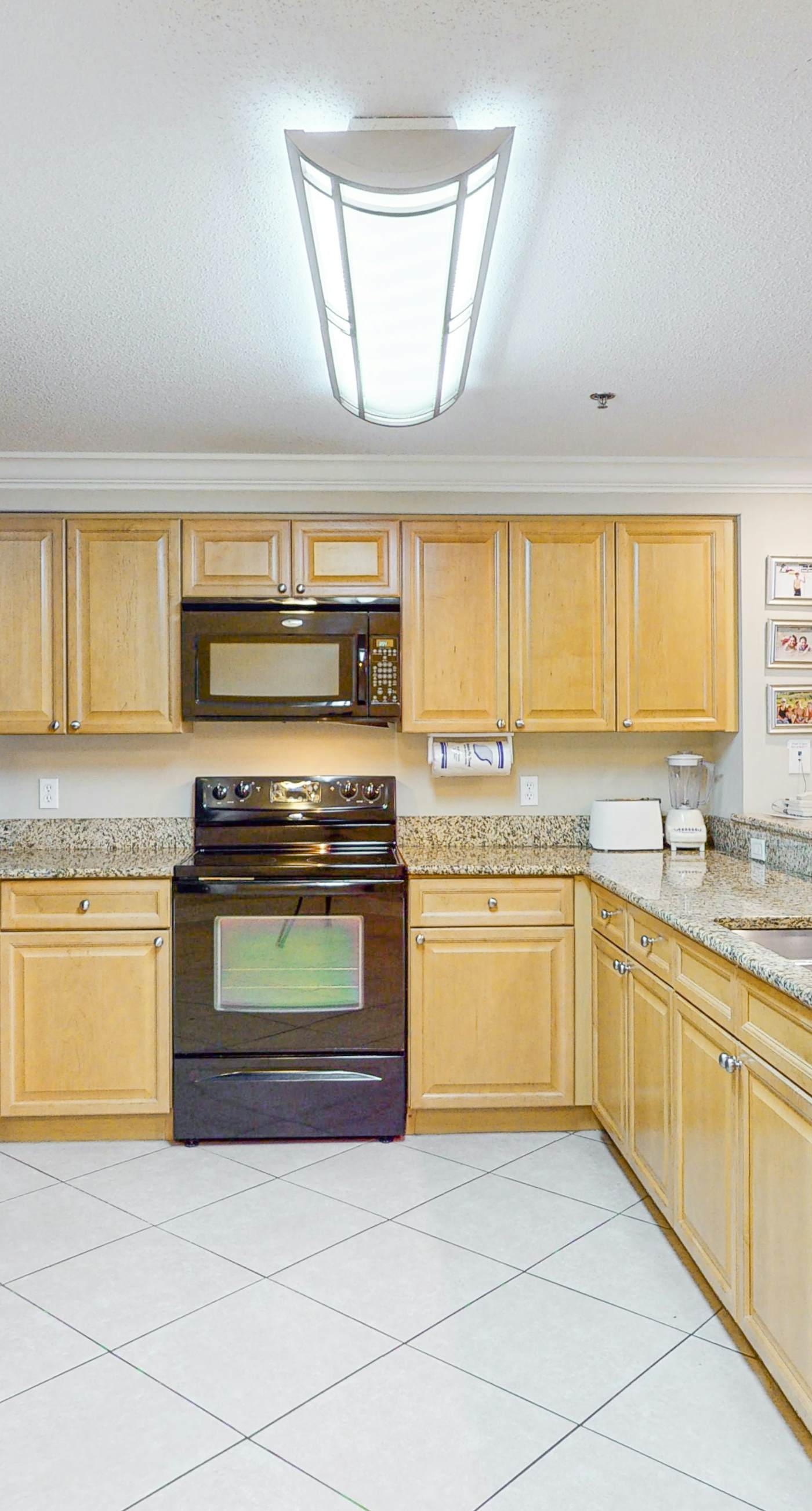 Beachfront condo with incredible views, balcony, pool, sauna, & hot tub