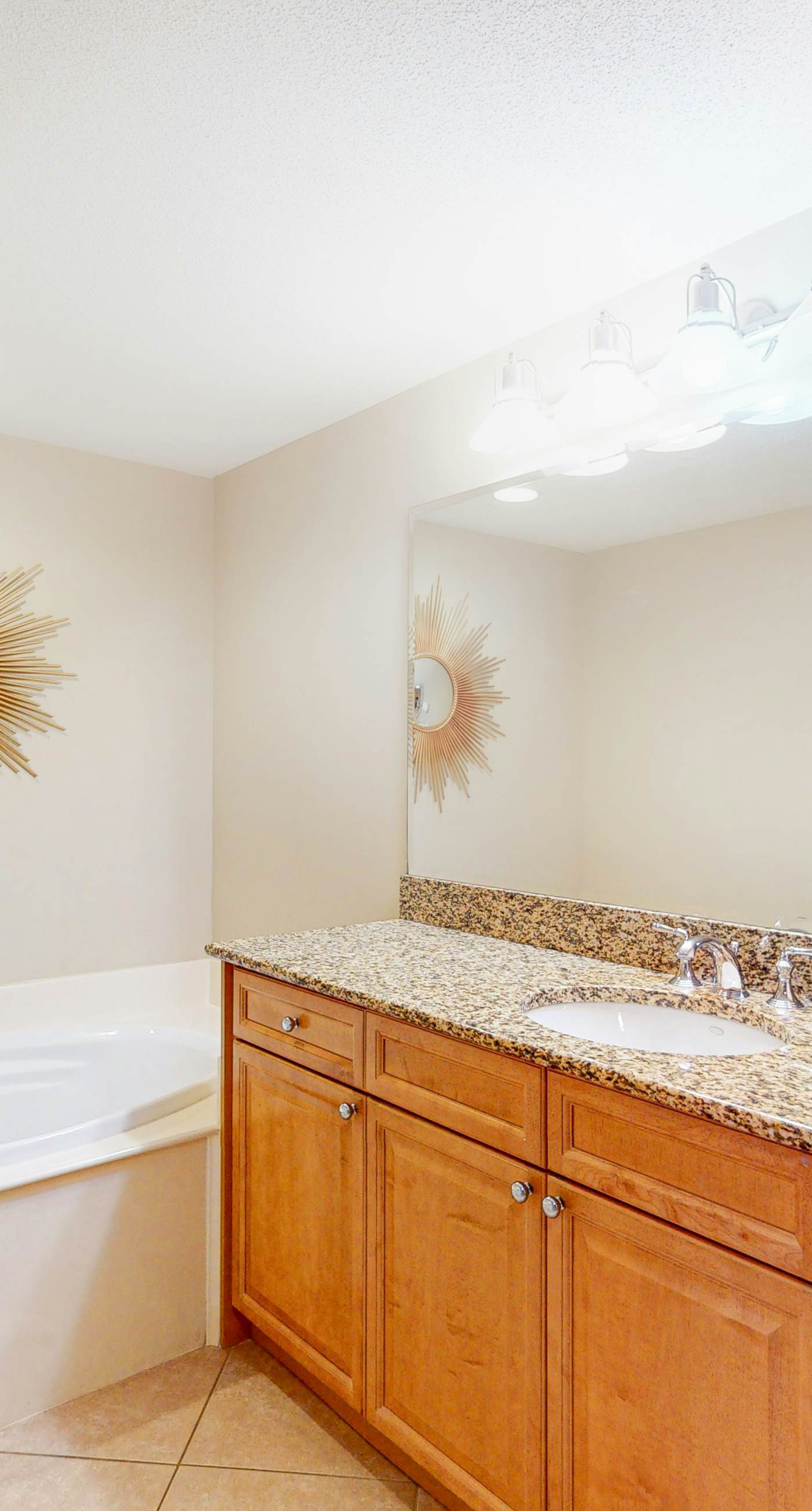 Beachfront condo with incredible views, balcony, pool, sauna, & hot tub