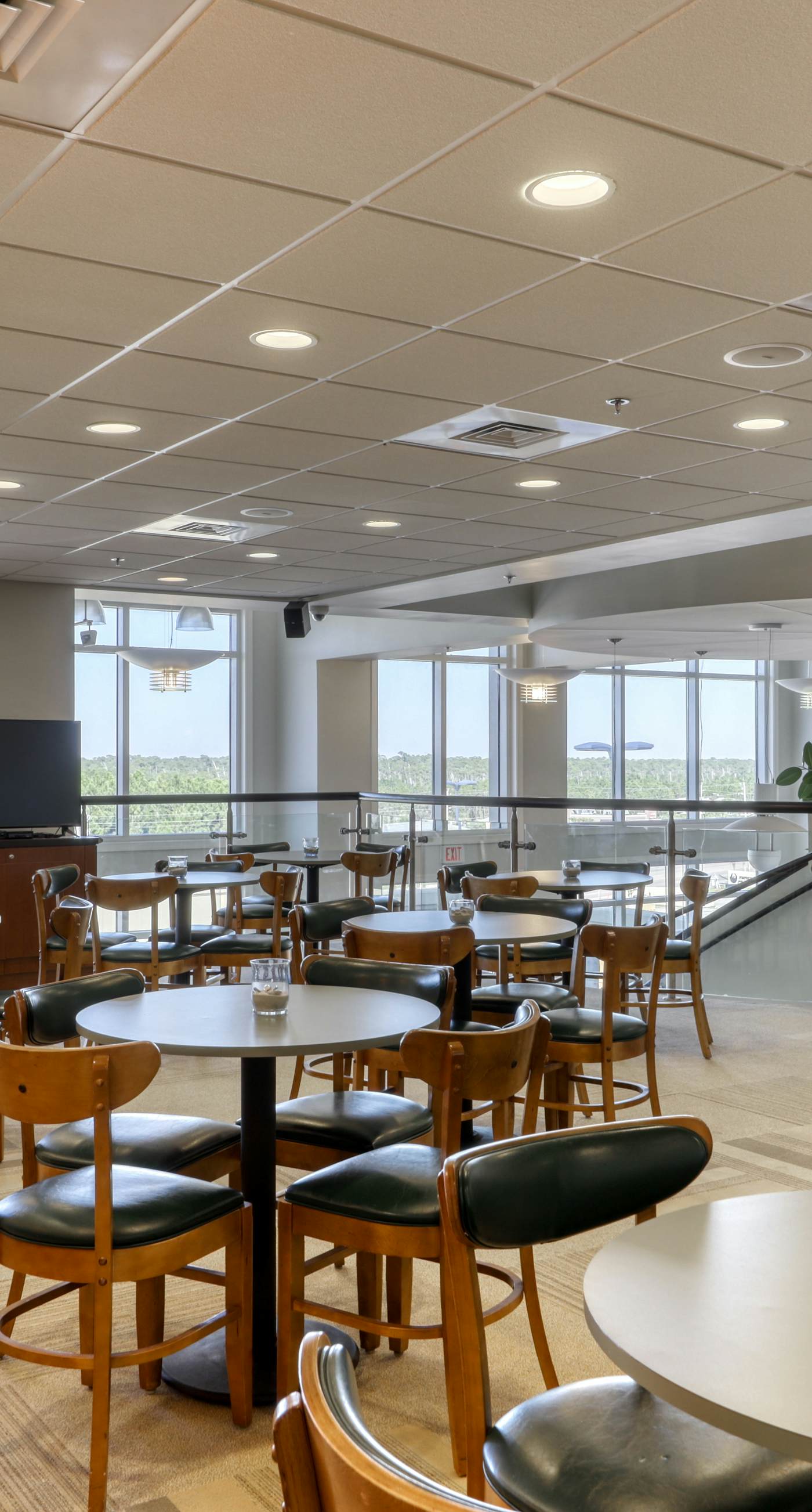 Beachfront condo with incredible views, balcony, pool, sauna, & hot tub