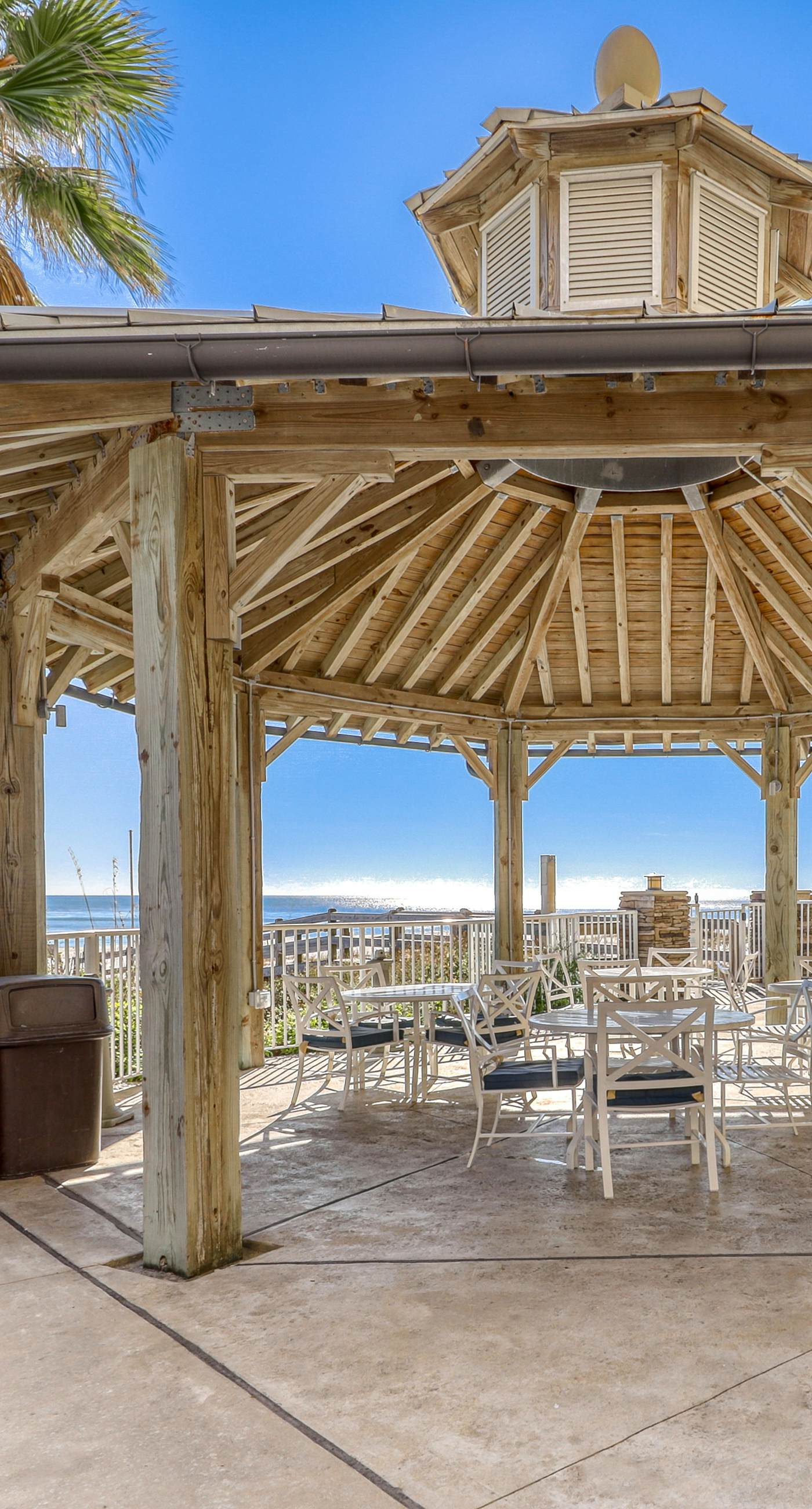 Beachfront condo with incredible views, balcony, pool, sauna, & hot tub