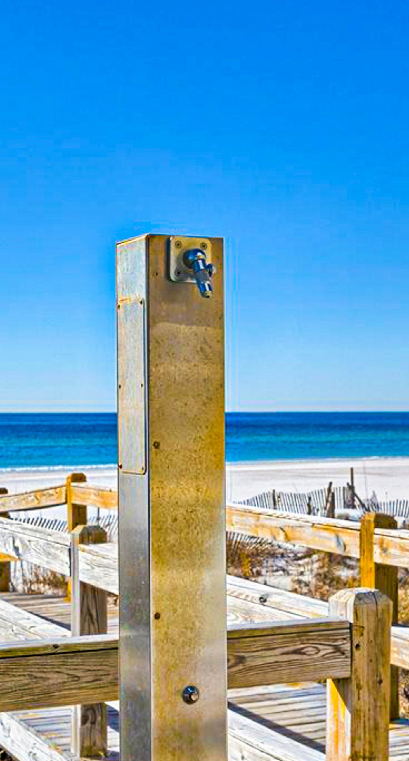 Beachfront condo with incredible views, balcony, pool, sauna, & hot tub