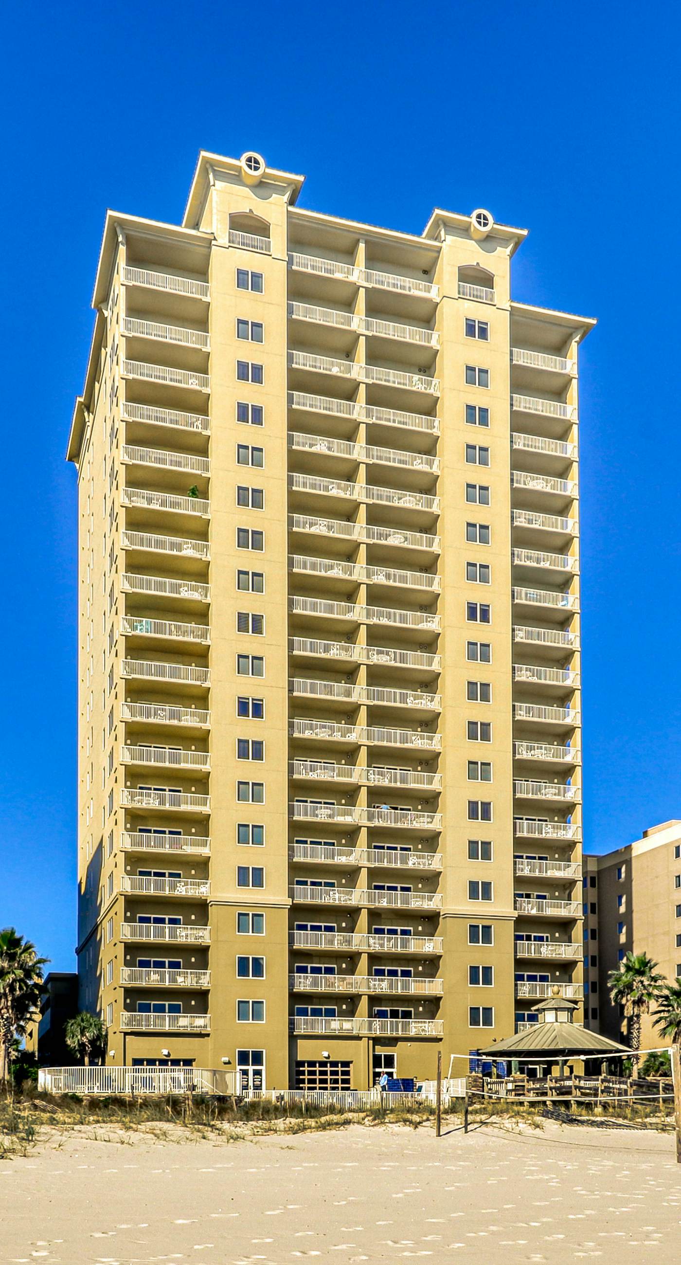 Beachfront condo with incredible views, balcony, pool, sauna, & hot tub