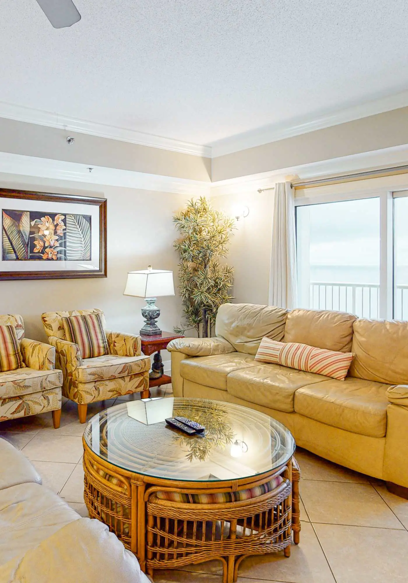 Beachfront condo with incredible views, balcony, pool, sauna, & hot tub
