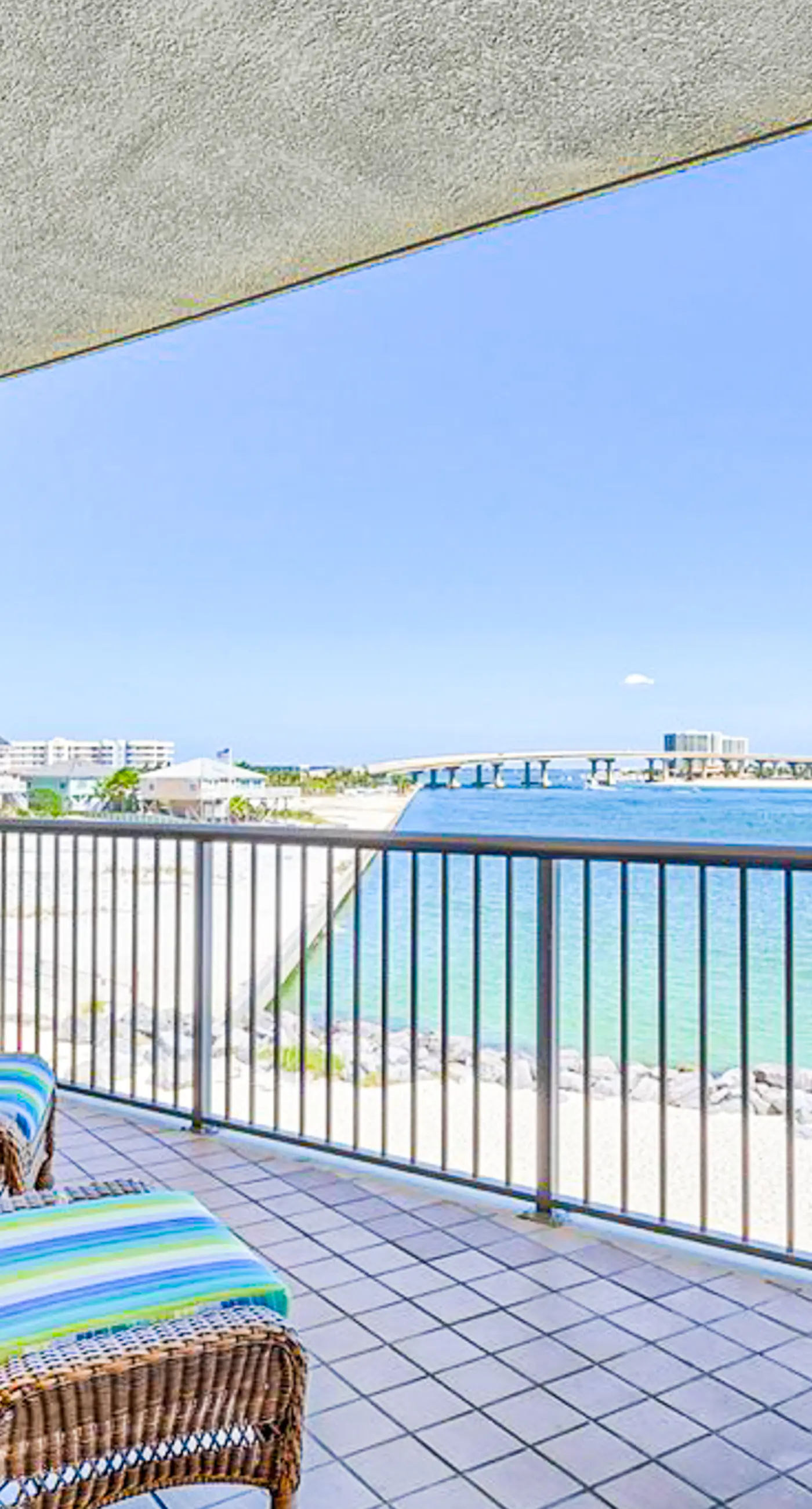 Beach & Gulf-front condo with balcony, hot tub, pool, sauna & gym
