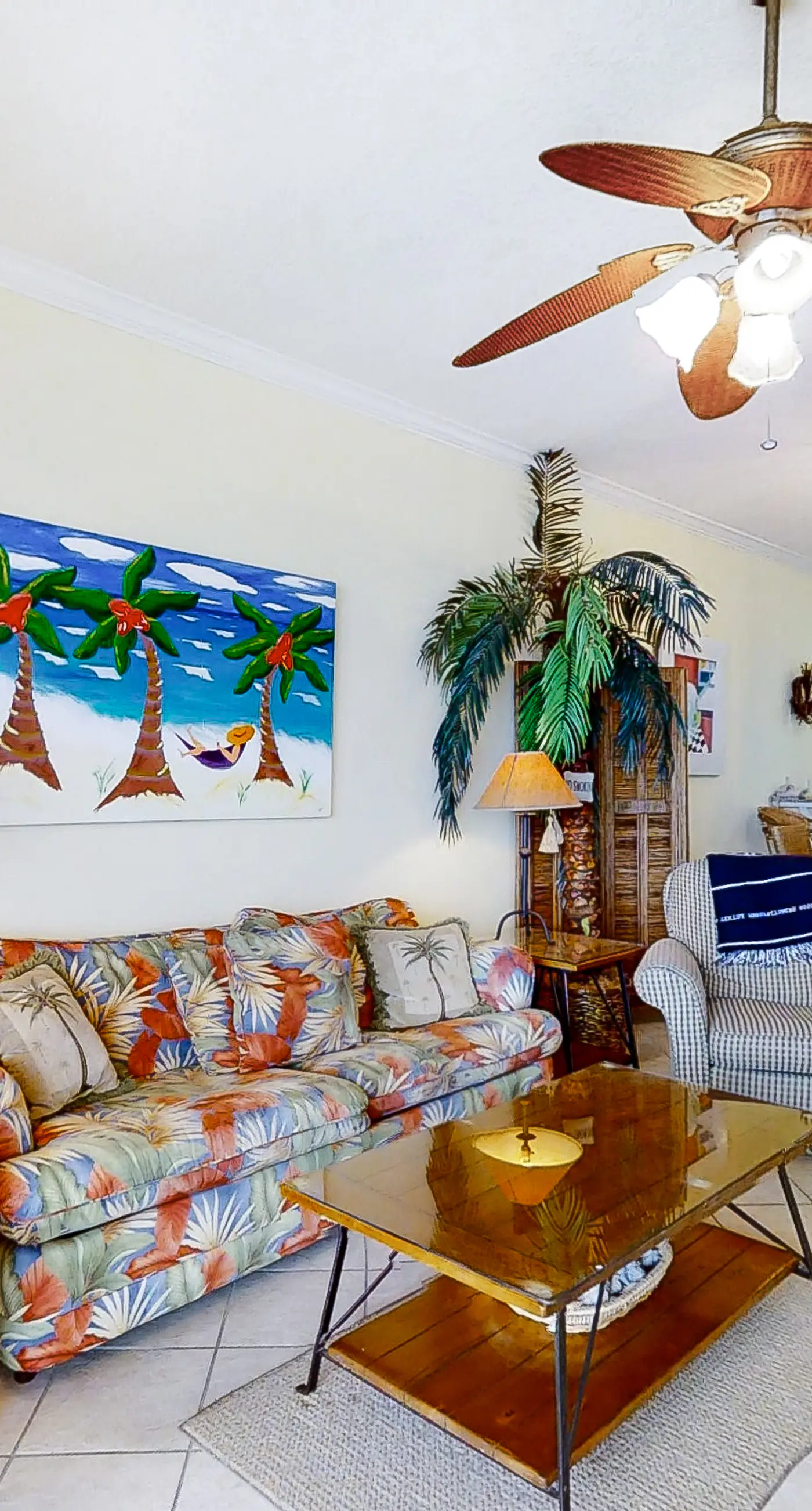 Beach & Gulf-front condo with balcony, hot tub, pool, sauna & gym