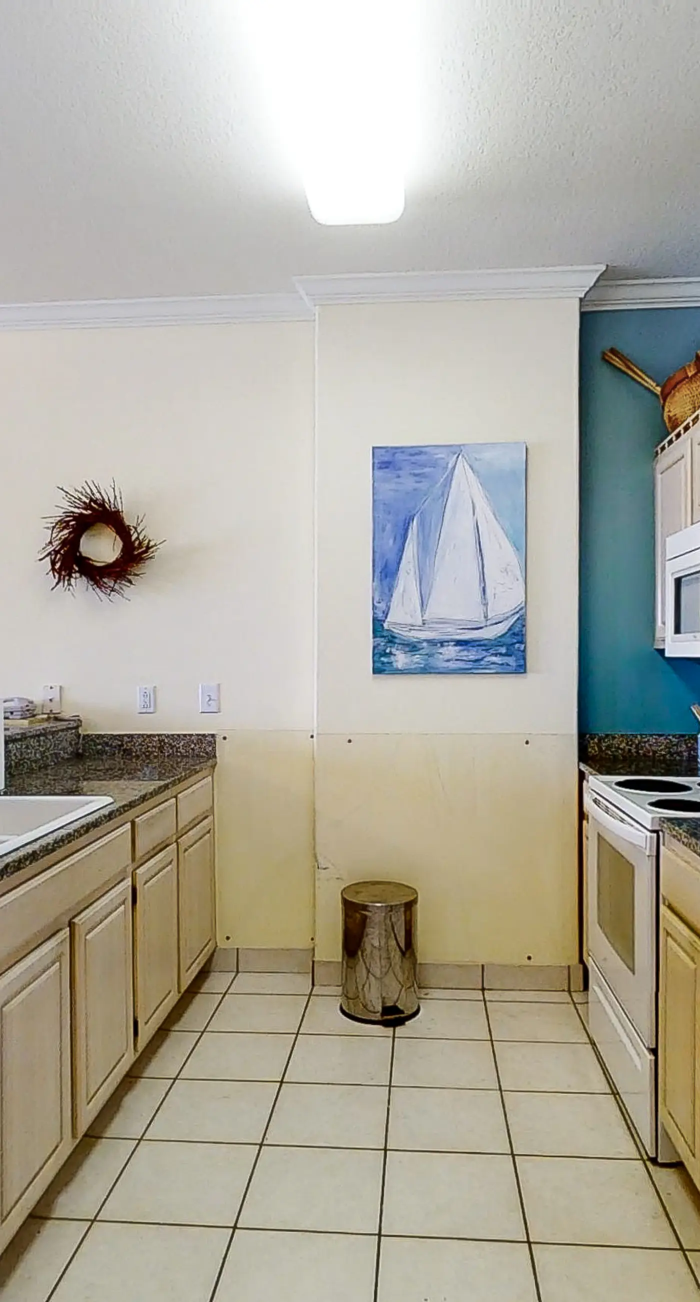 Beach & Gulf-front condo with balcony, hot tub, pool, sauna & gym