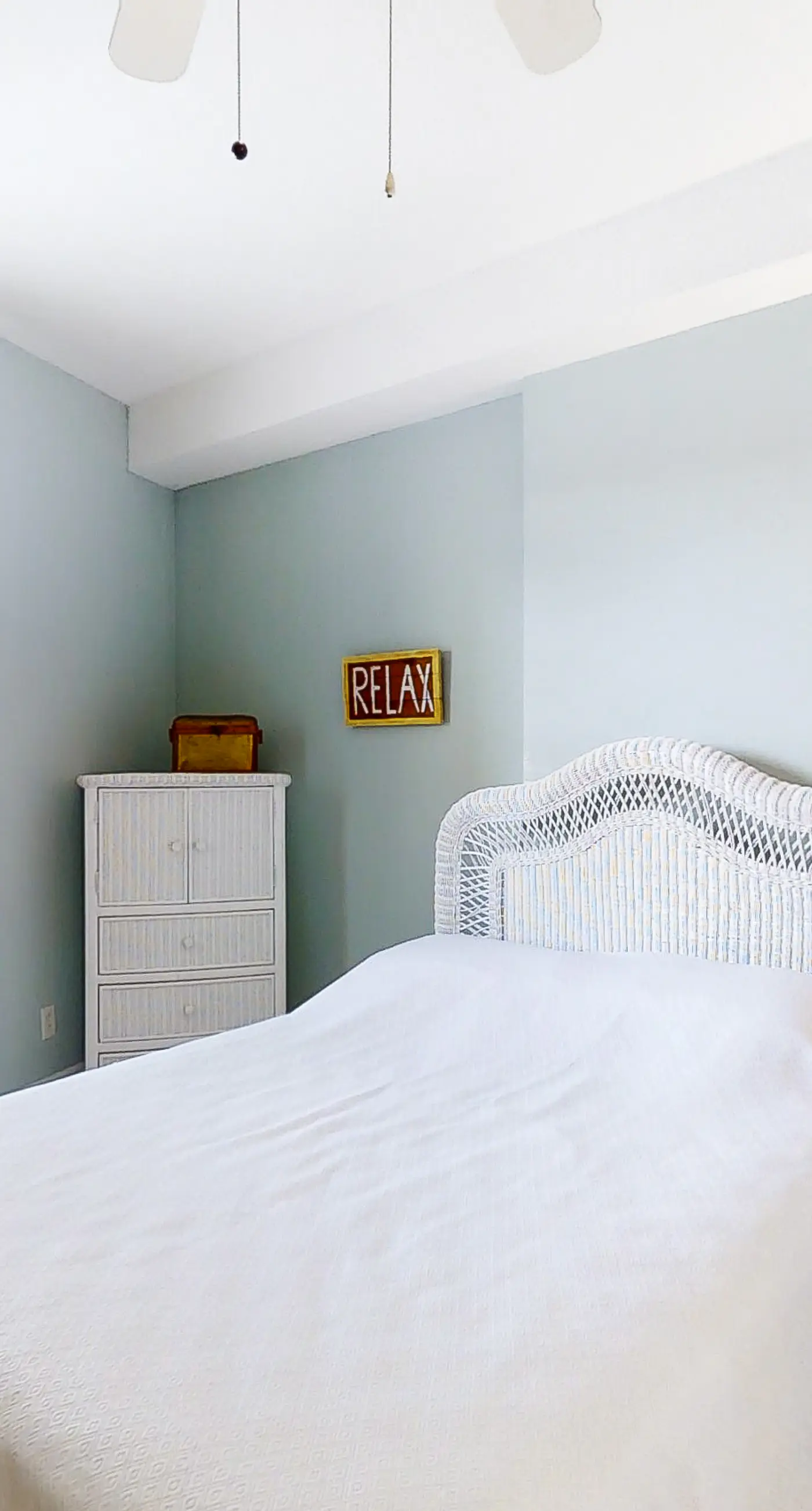 Beach & Gulf-front condo with balcony, hot tub, pool, sauna & gym