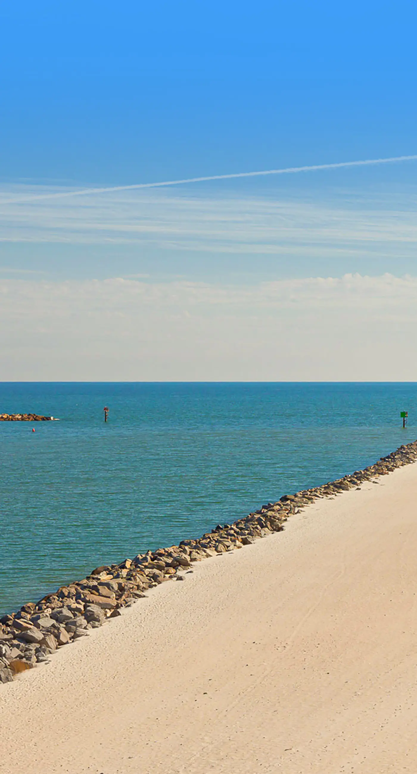 Beach & Gulf-front condo with balcony, hot tub, pool, sauna & gym