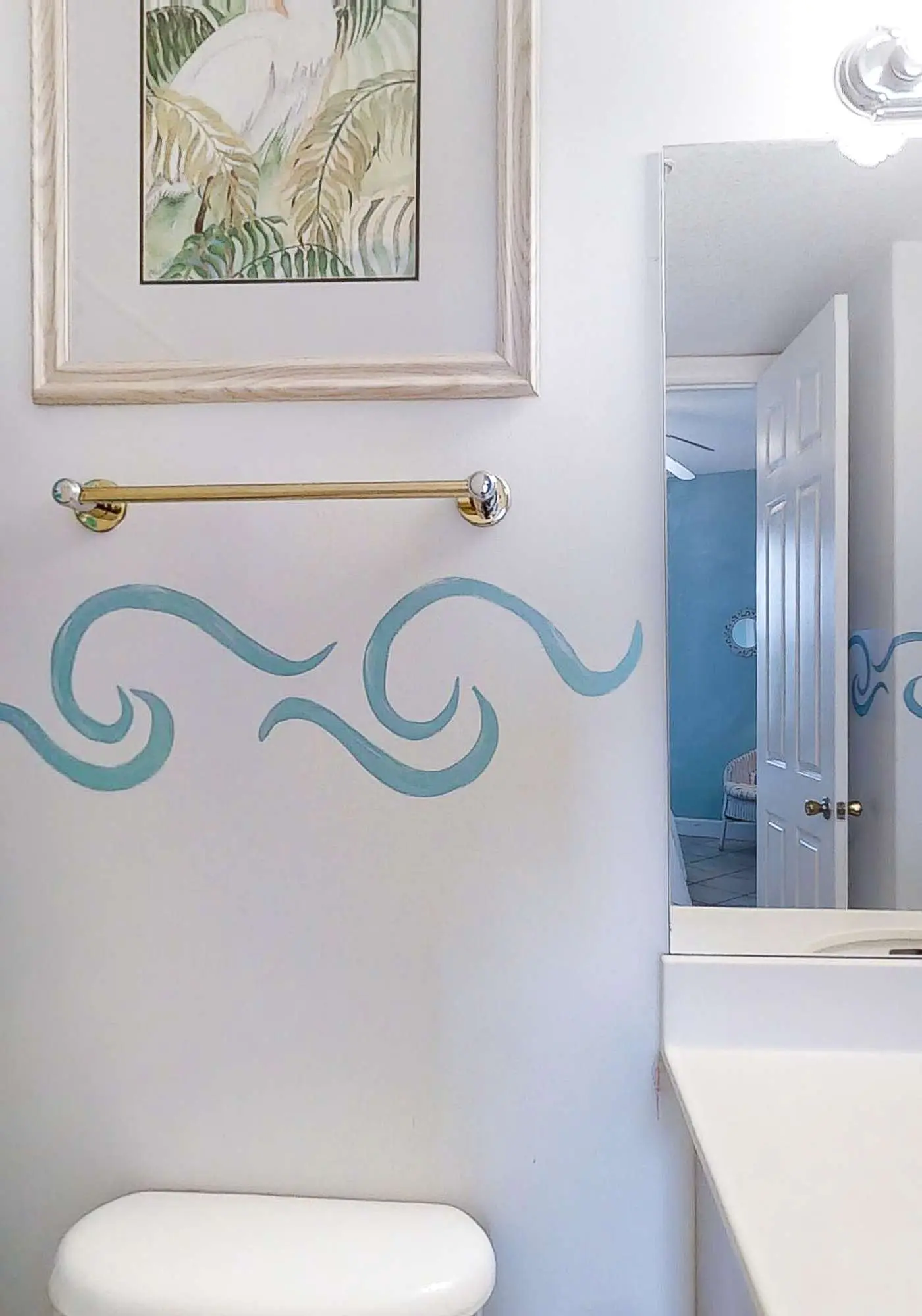 Beach & Gulf-front condo with balcony, hot tub, pool, sauna & gym