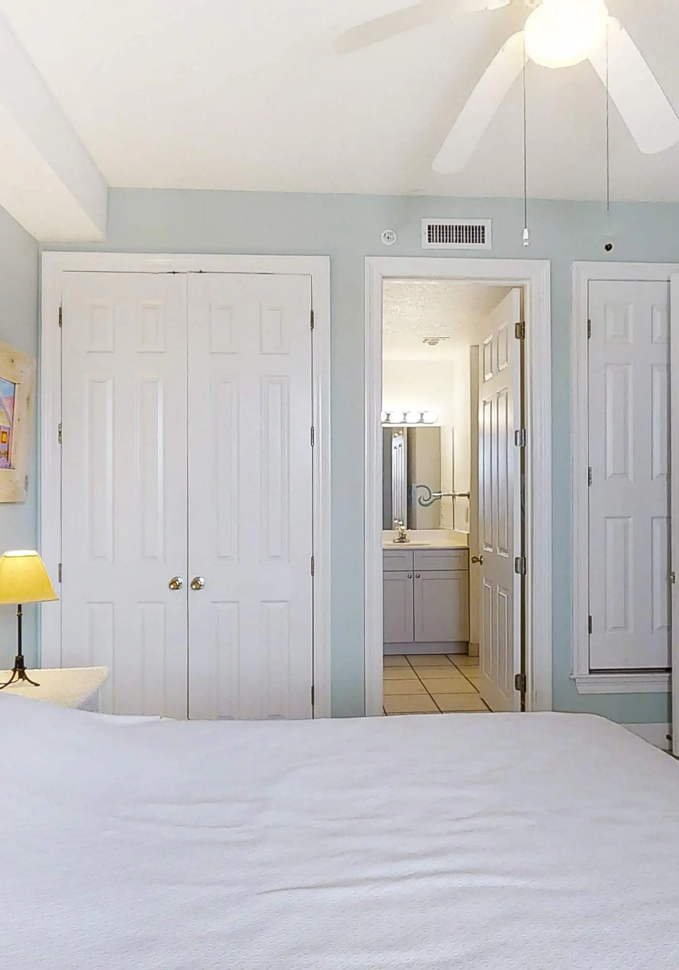 Beach & Gulf-front condo with balcony, hot tub, pool, sauna & gym