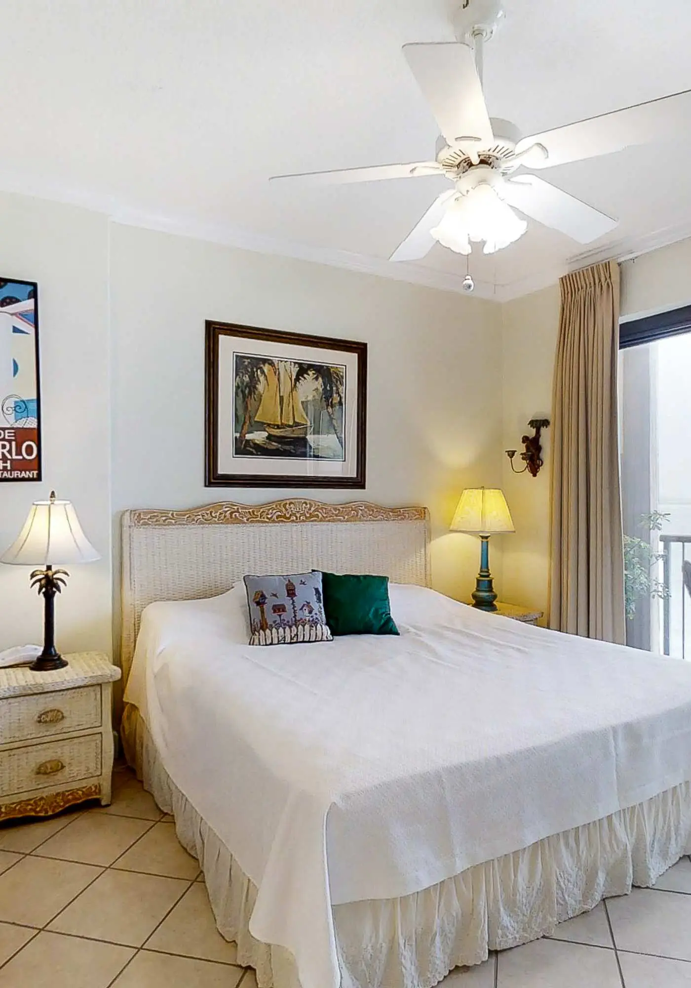Beach & Gulf-front condo with balcony, hot tub, pool, sauna & gym