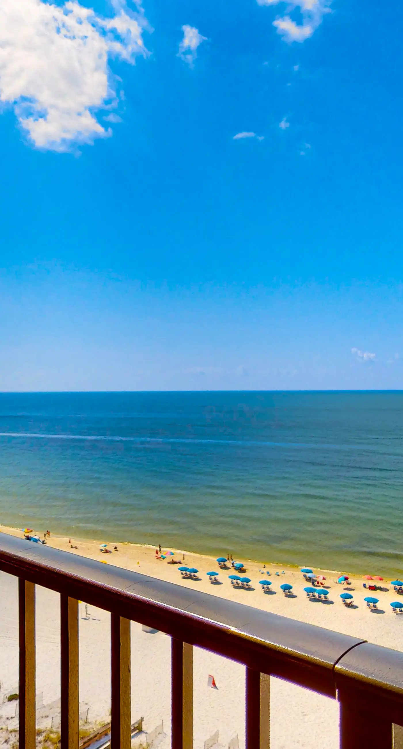 Beachfront condo with Gulf view, balcony, pools, hot tub & gym