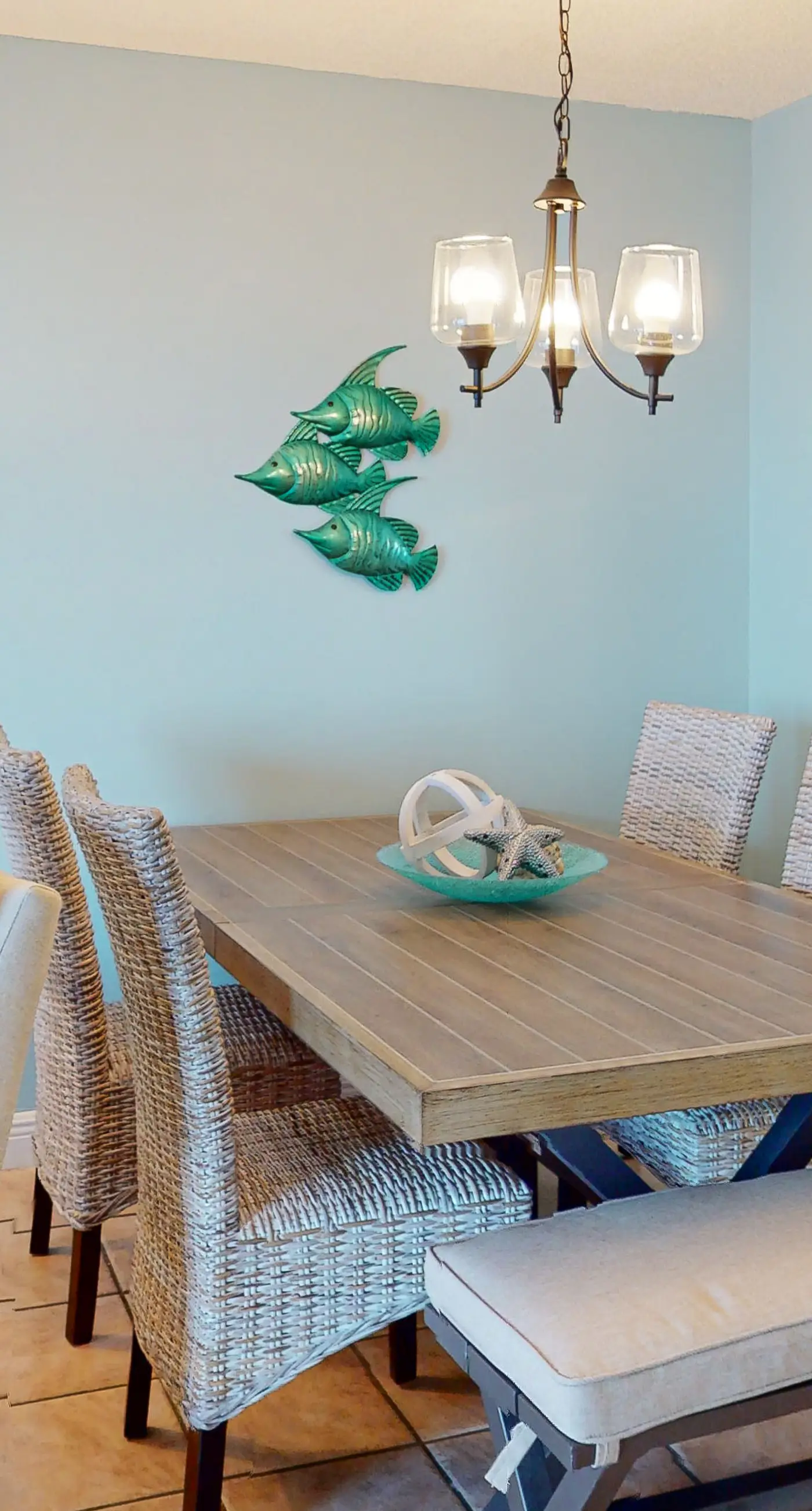 Beachfront condo with Gulf view, balcony, pools, hot tub & gym