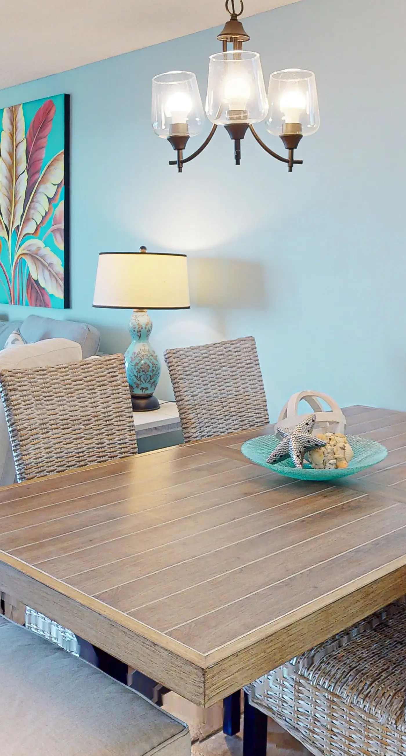 Beachfront condo with Gulf view, balcony, pools, hot tub & gym