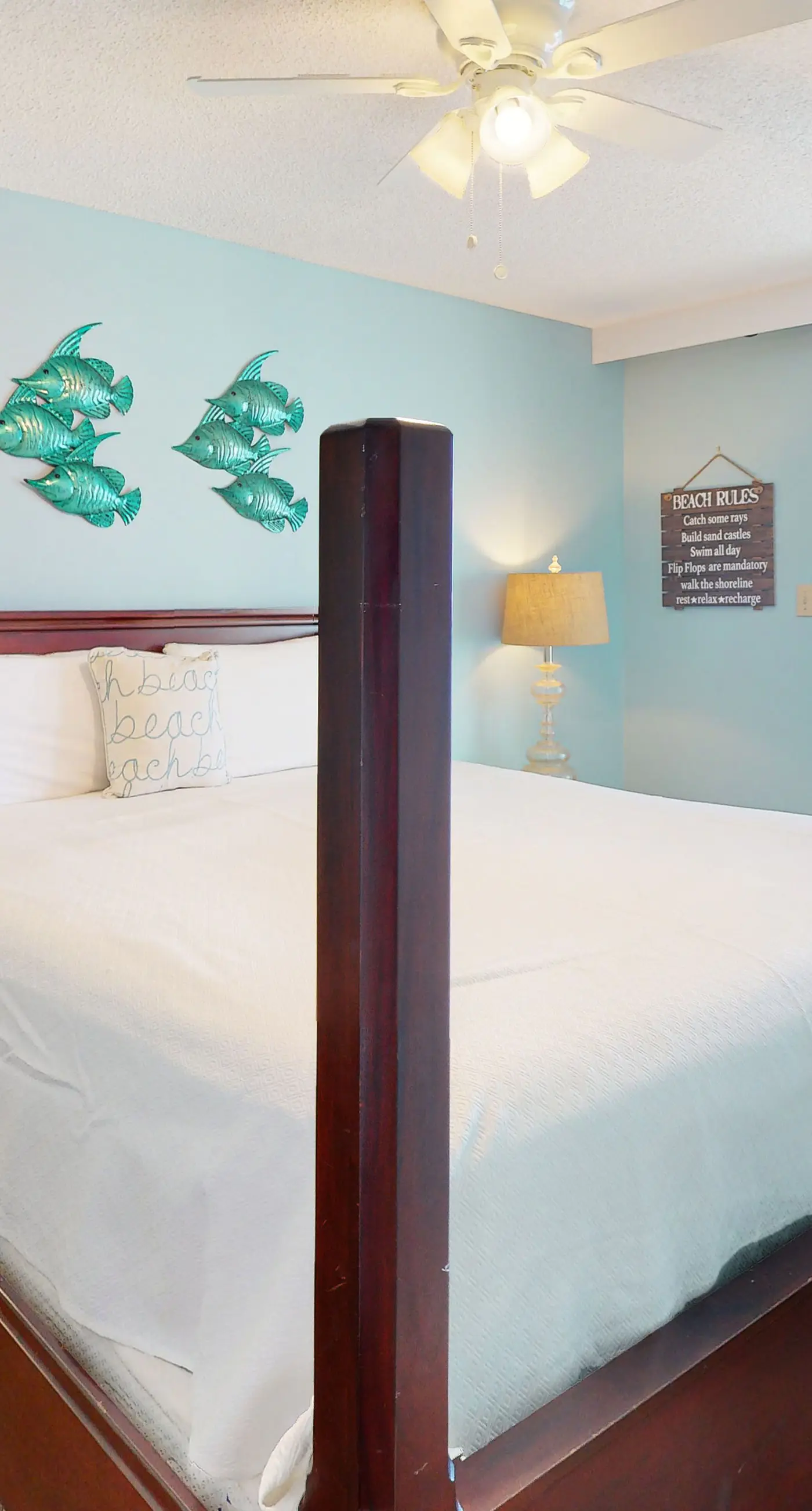 Beachfront condo with Gulf view, balcony, pools, hot tub & gym