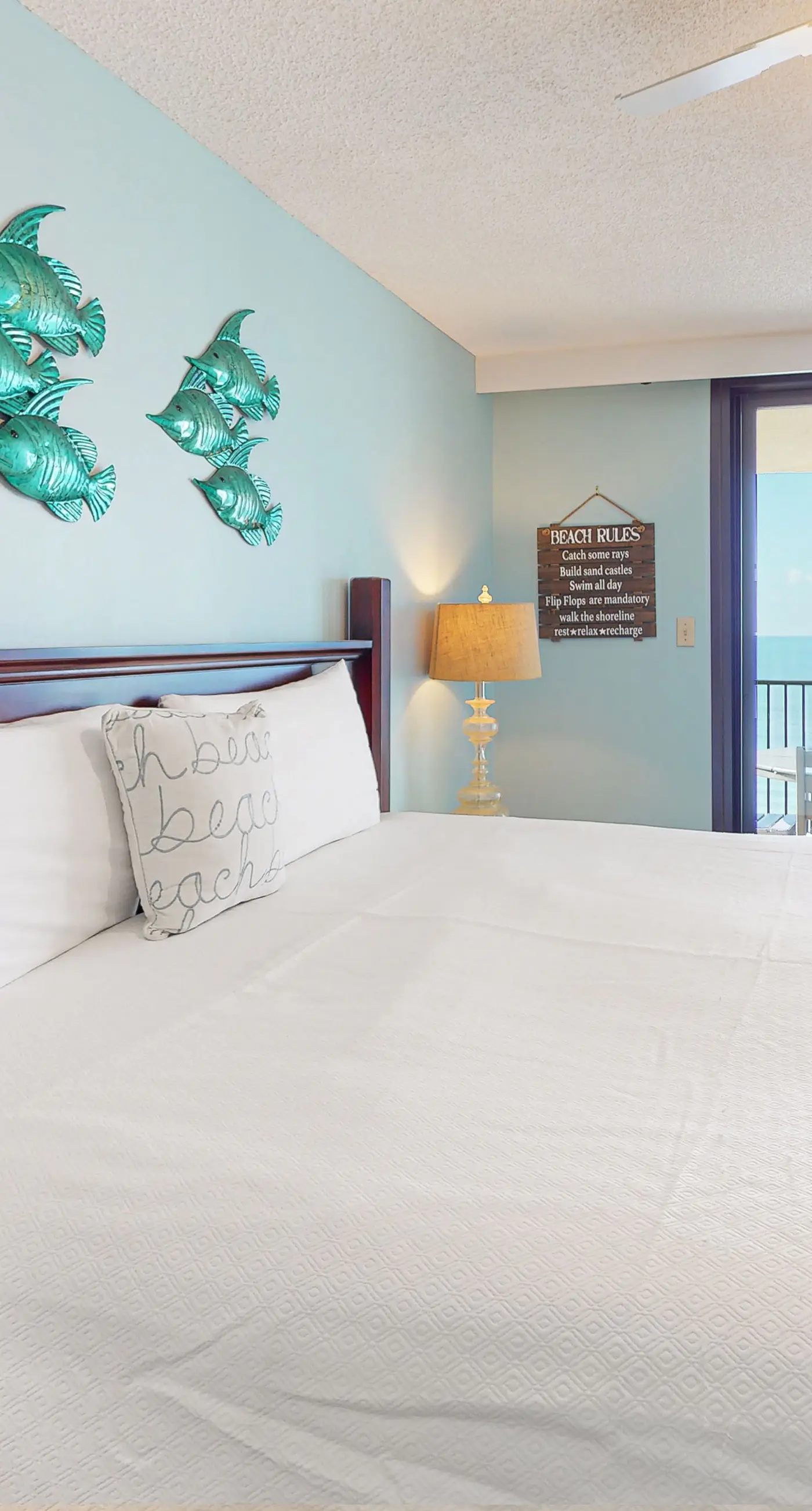 Beachfront condo with Gulf view, balcony, pools, hot tub & gym