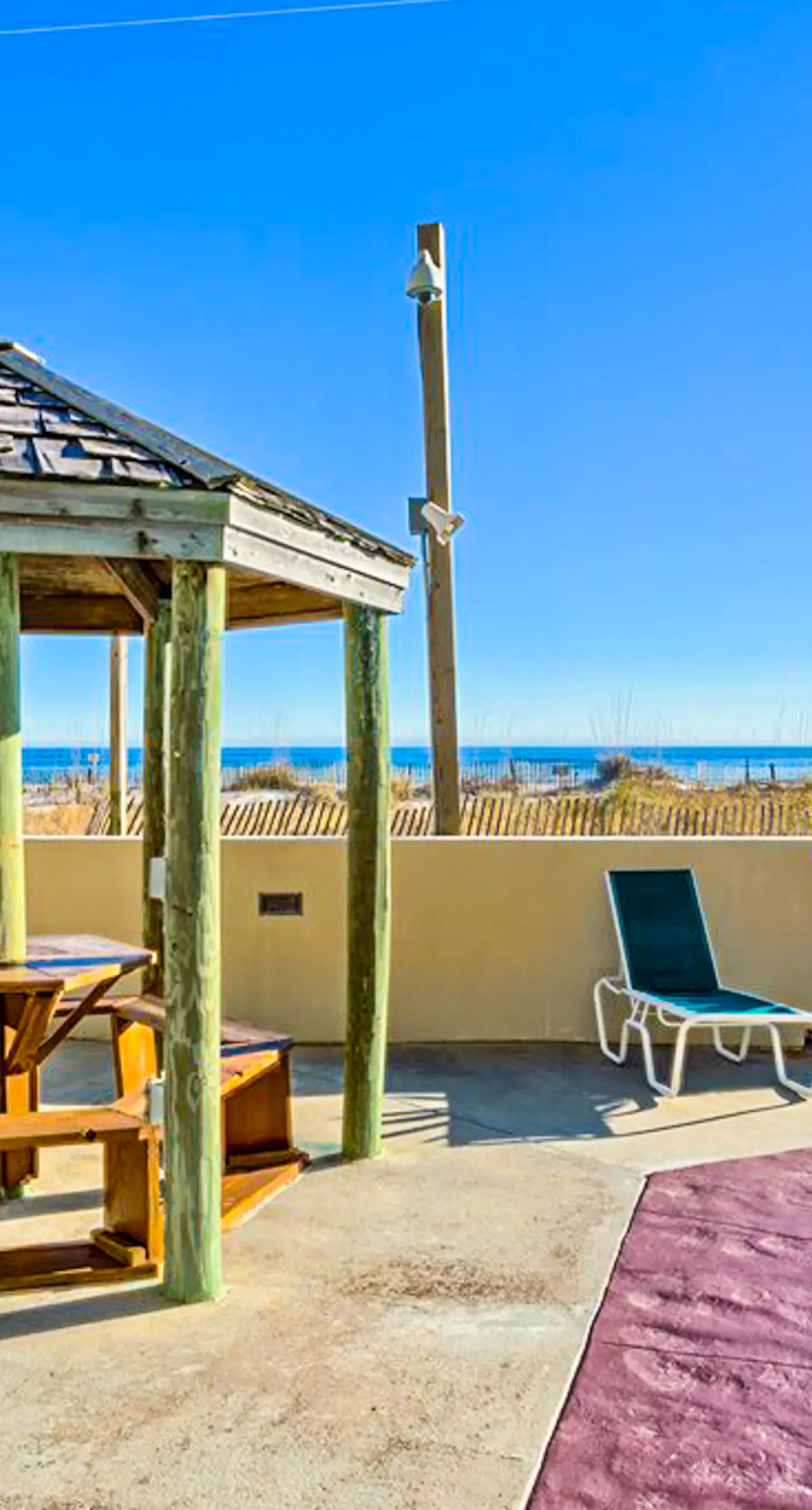 Beachfront condo with Gulf view, balcony, pools, hot tub & gym