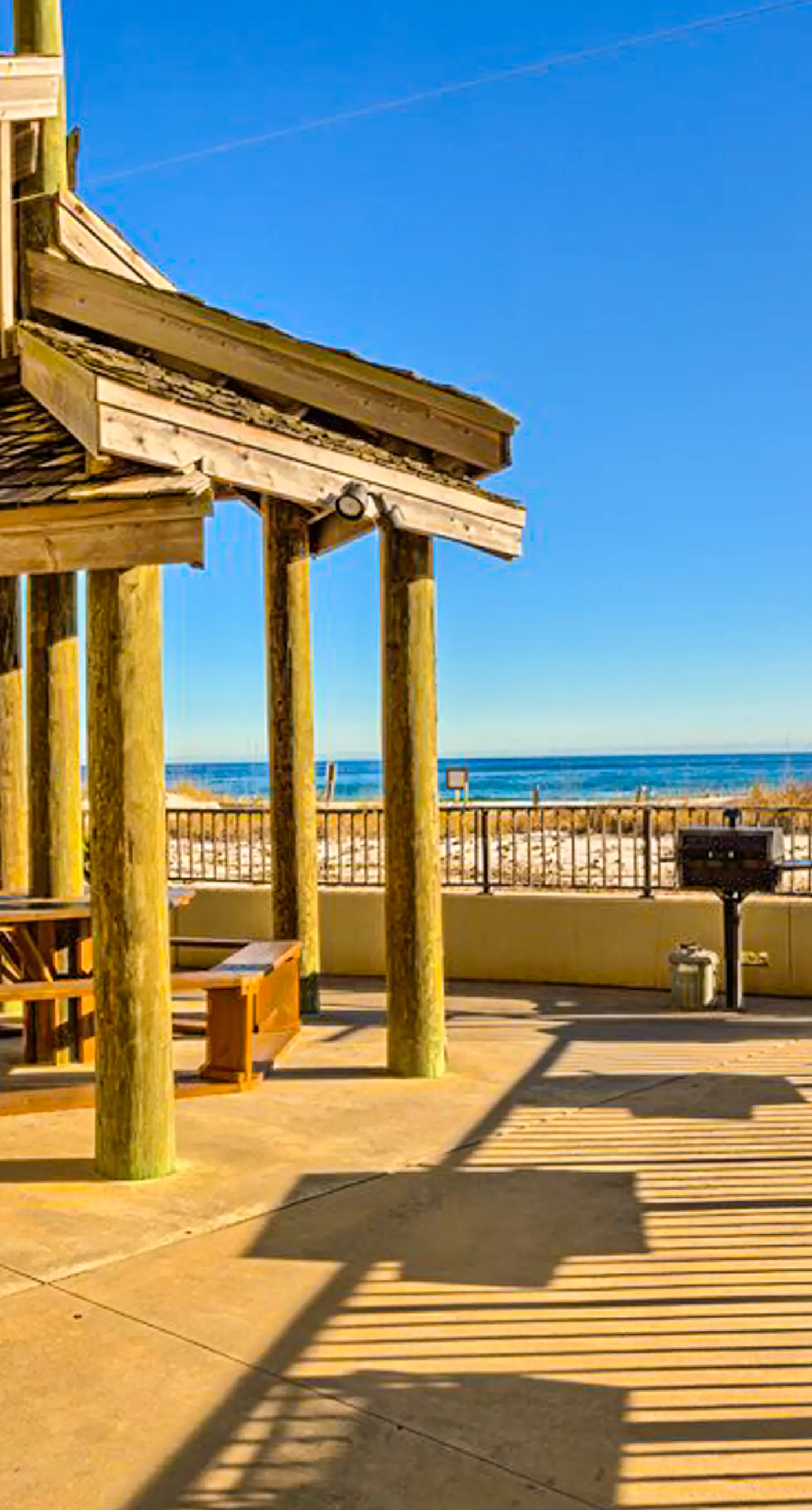 Beachfront condo with Gulf view, balcony, pools, hot tub & gym