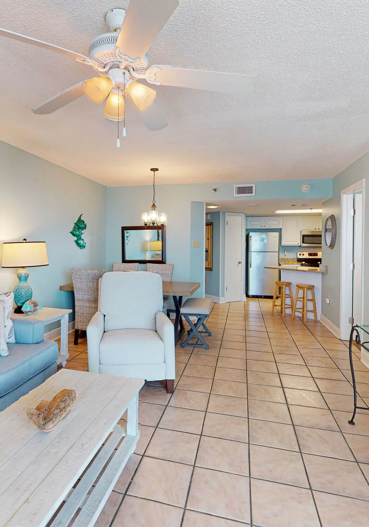 Beachfront condo with Gulf view, balcony, pools, hot tub & gym