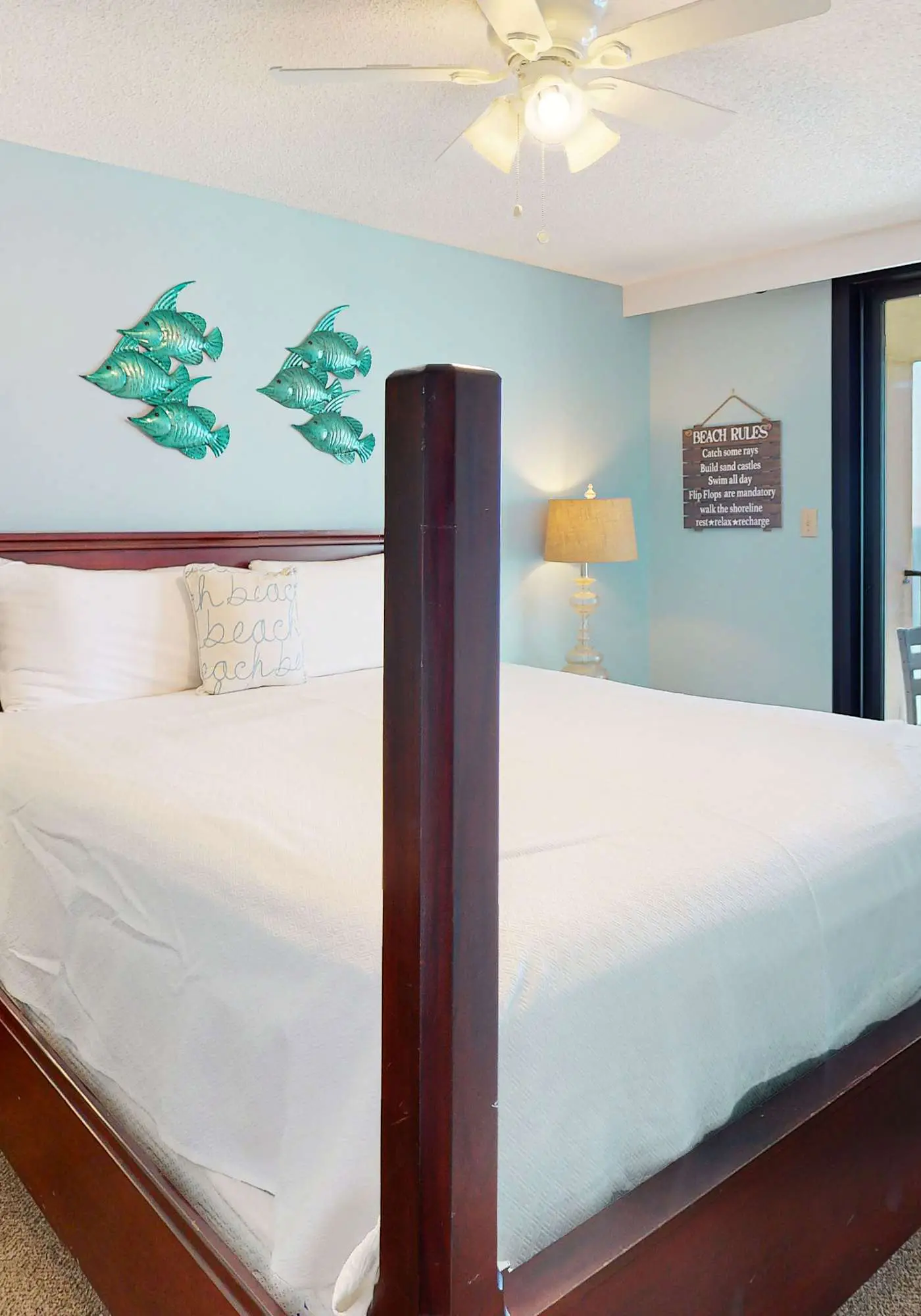 Beachfront condo with Gulf view, balcony, pools, hot tub & gym