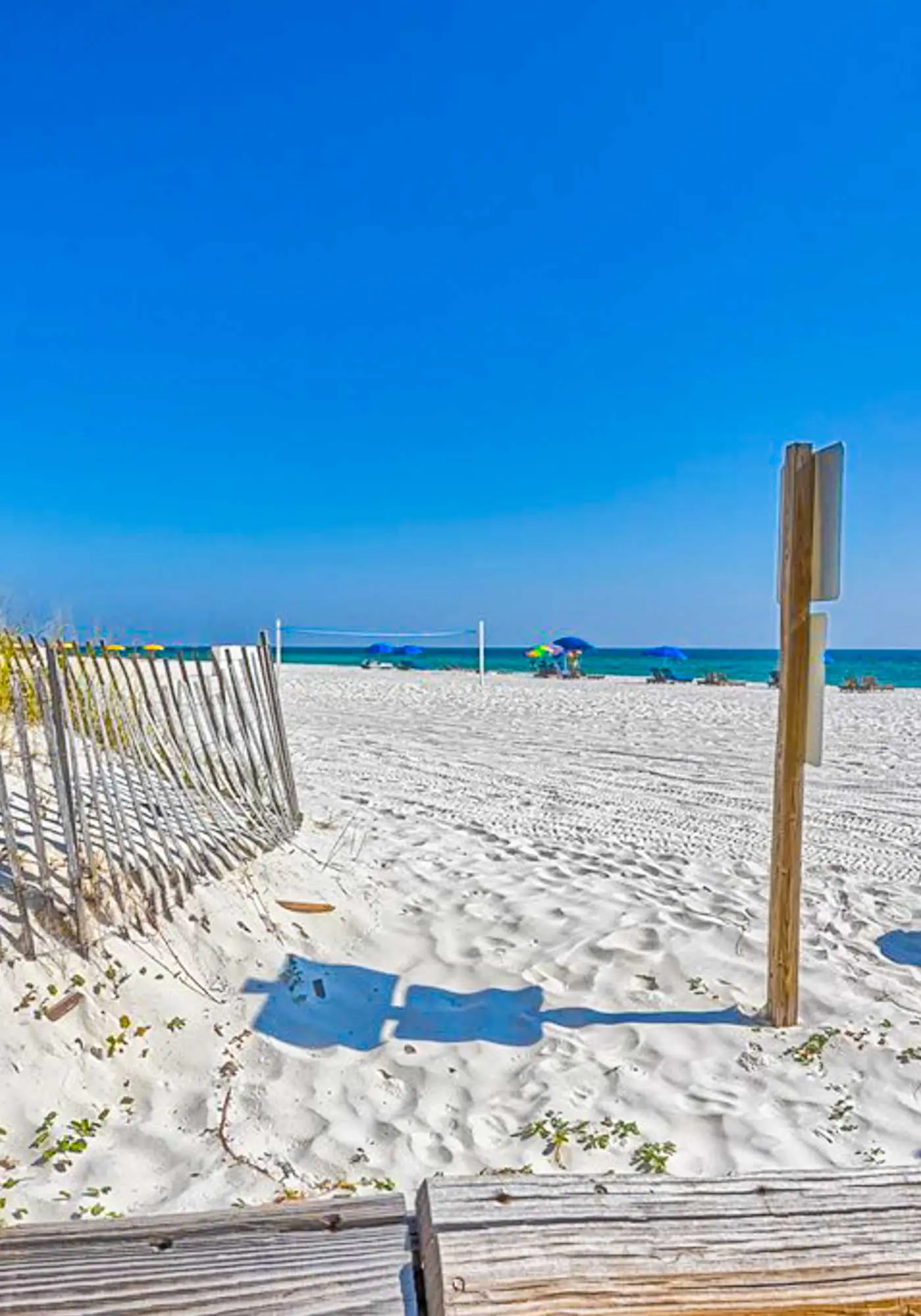 Beachfront condo with Gulf view, balcony, pools, hot tub & gym