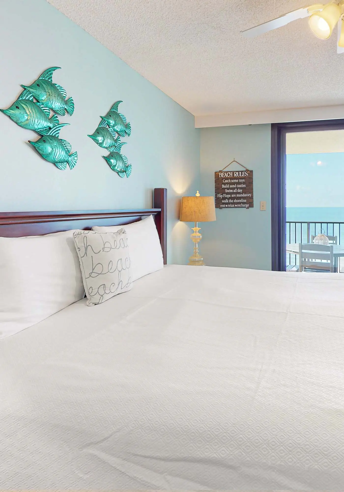 Beachfront condo with Gulf view, balcony, pools, hot tub & gym