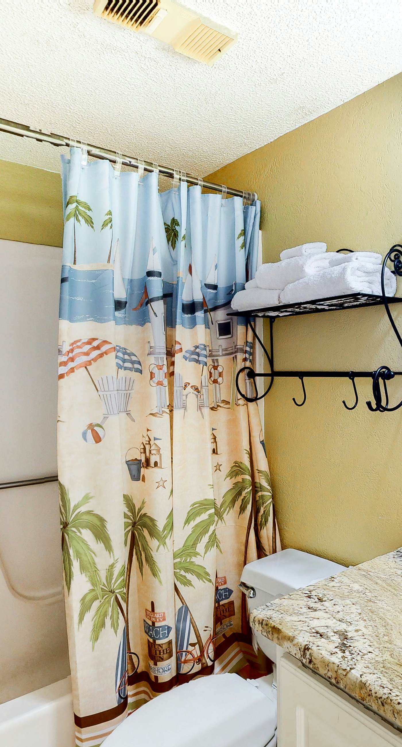 Fantastic home in beachfront complex with Gulf-side pool, sauna & WiFi