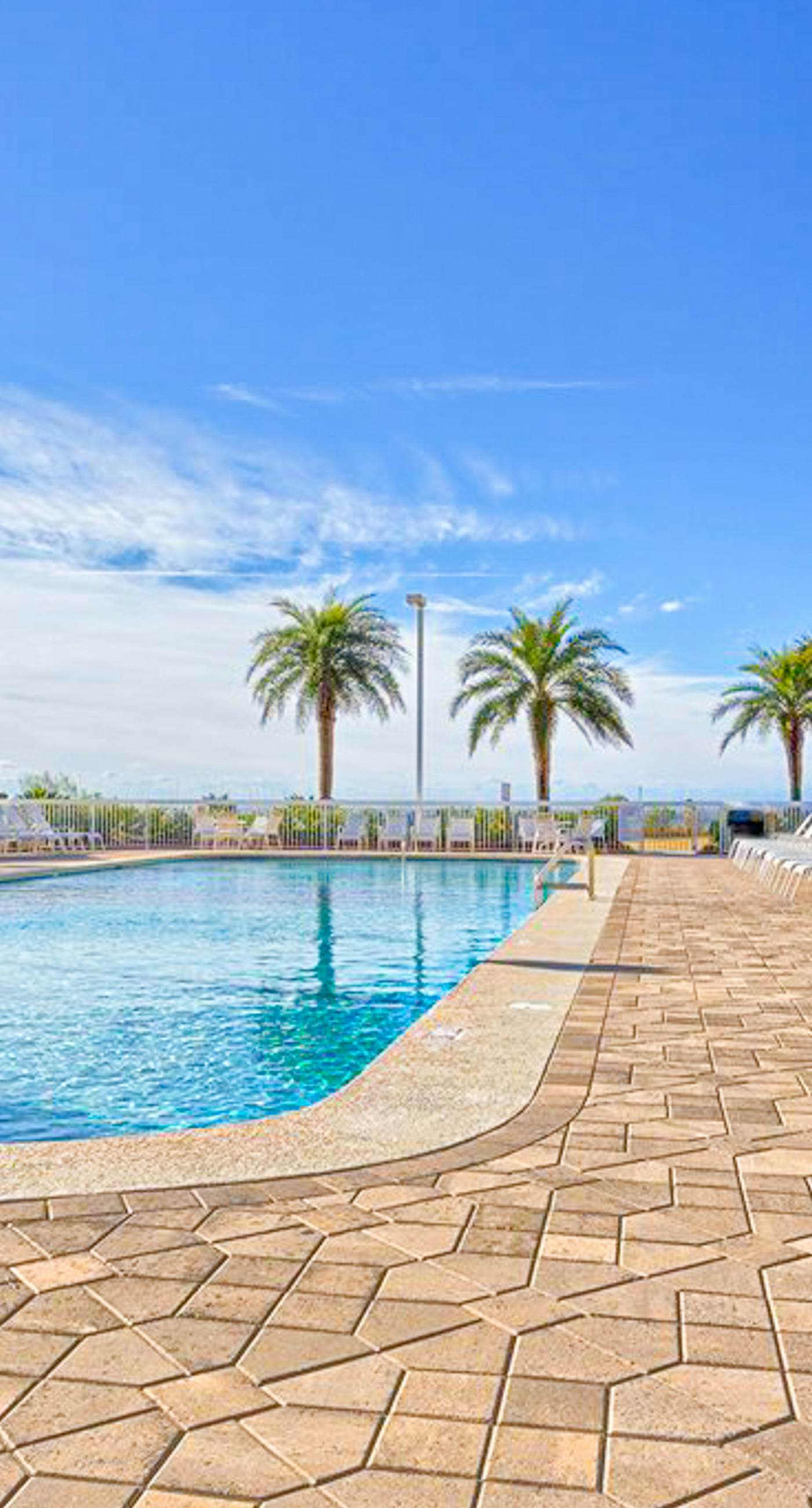 Fantastic home in beachfront complex with Gulf-side pool, sauna & WiFi