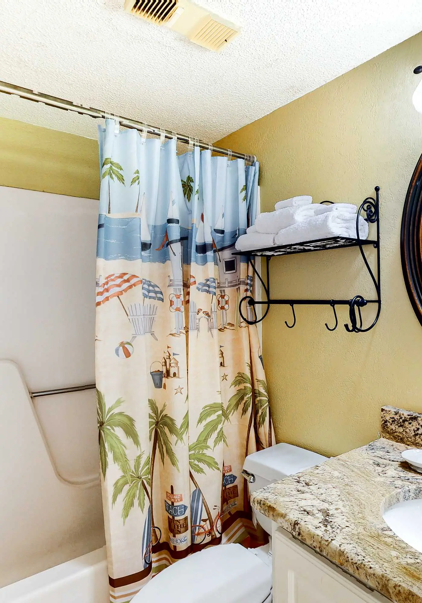 Fantastic home in beachfront complex with Gulf-side pool, sauna & WiFi