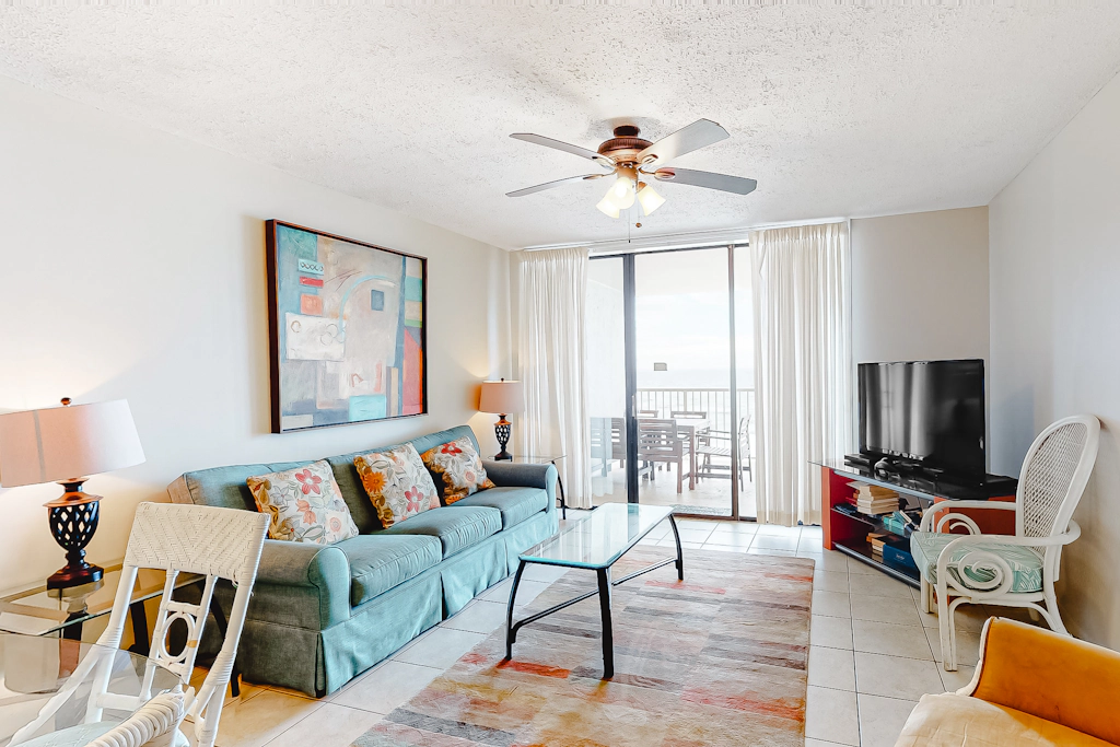 Sixth-floor condo with gorgeous Gulf Views, WiFi, pool, sauna & tennis