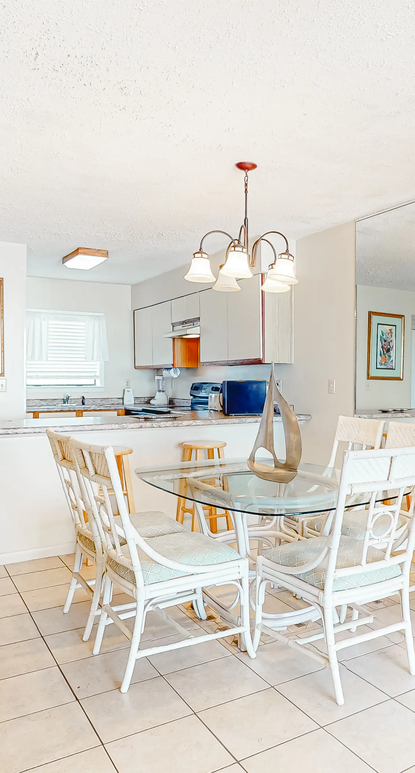 Sixth-floor condo with gorgeous Gulf Views, WiFi, pool, sauna & tennis