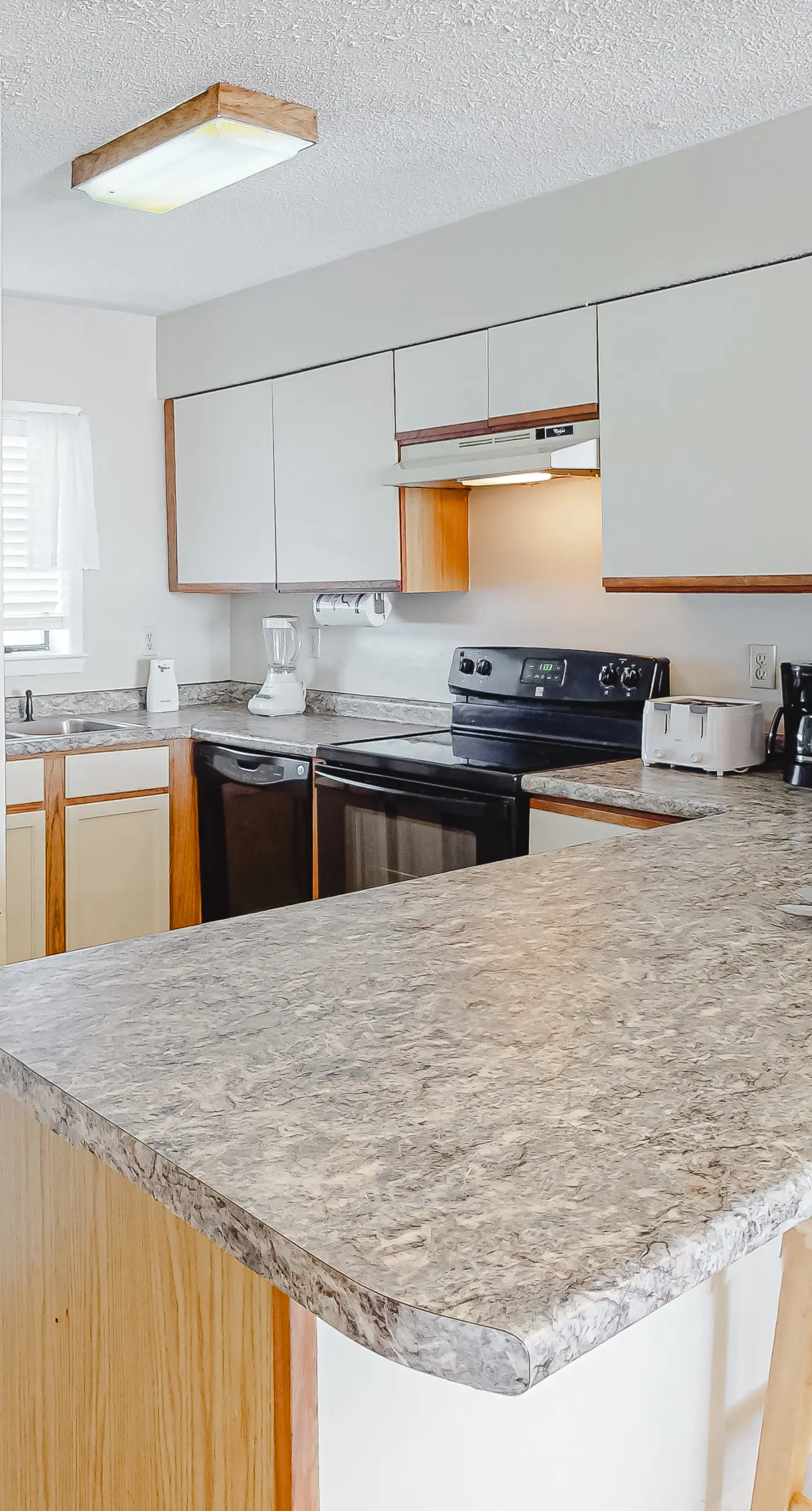 Sixth-floor condo with gorgeous Gulf Views, WiFi, pool, sauna & tennis