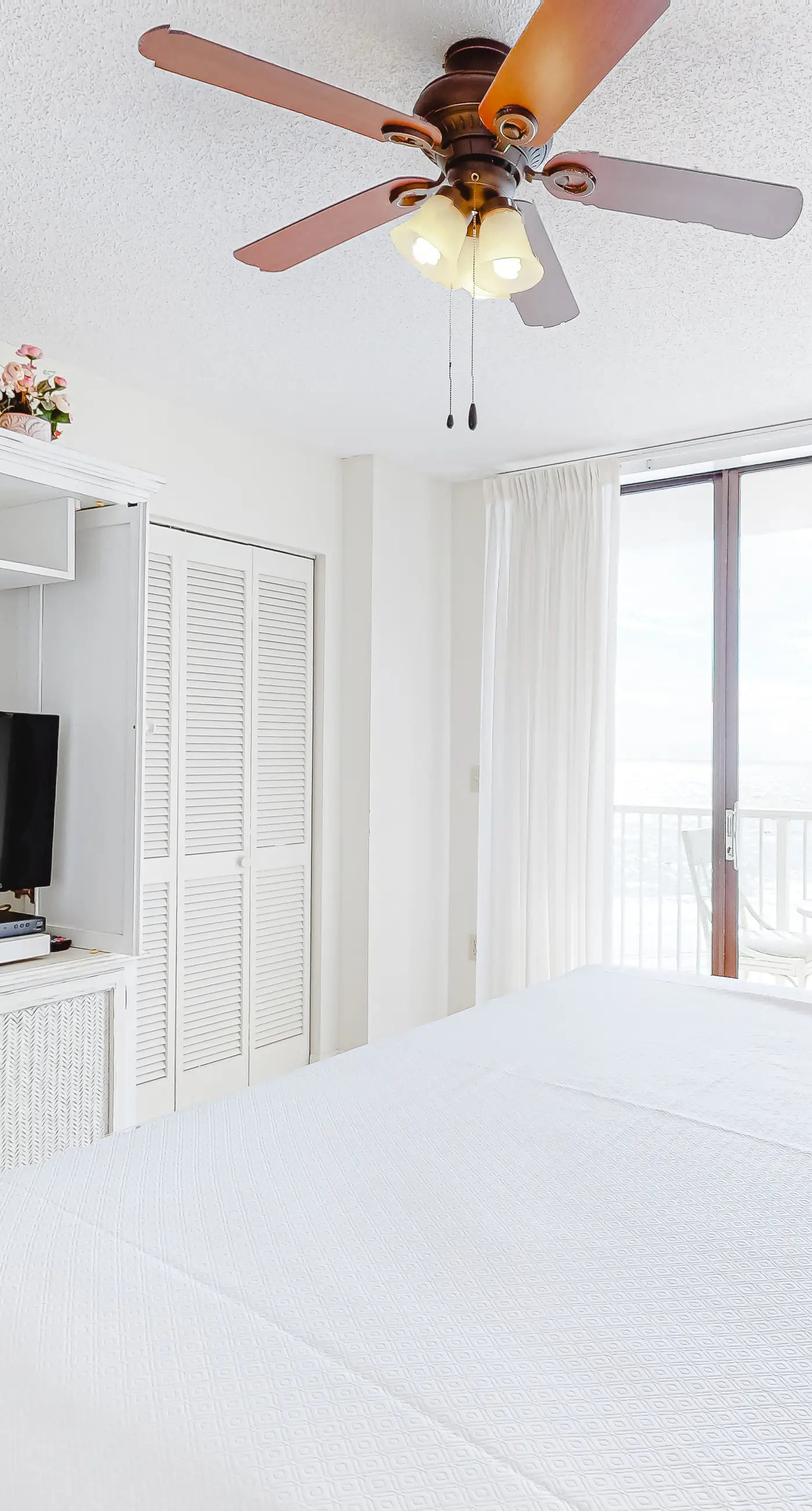 Sixth-floor condo with gorgeous Gulf Views, WiFi, pool, sauna & tennis