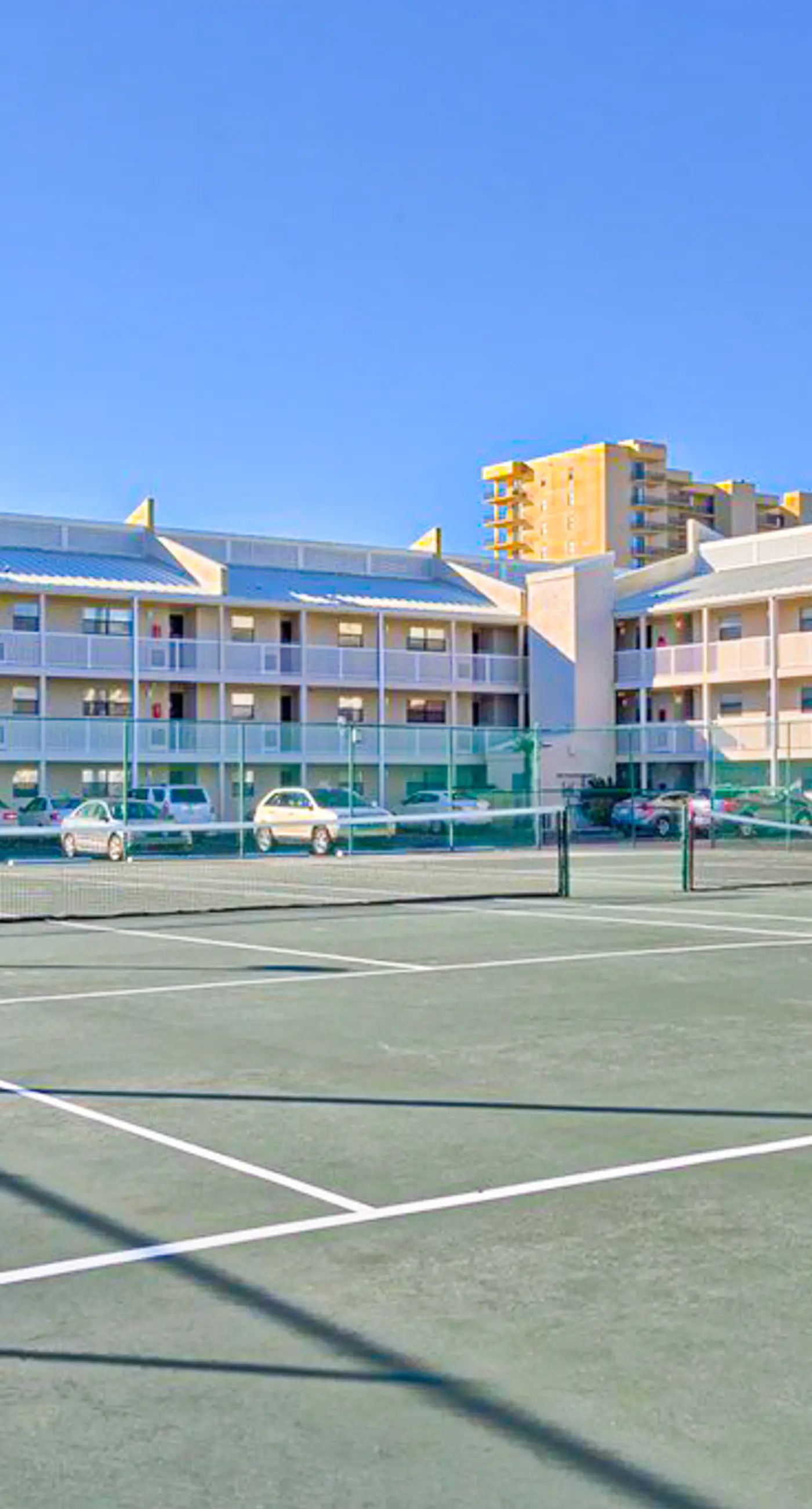 Sixth-floor condo with gorgeous Gulf Views, WiFi, pool, sauna & tennis