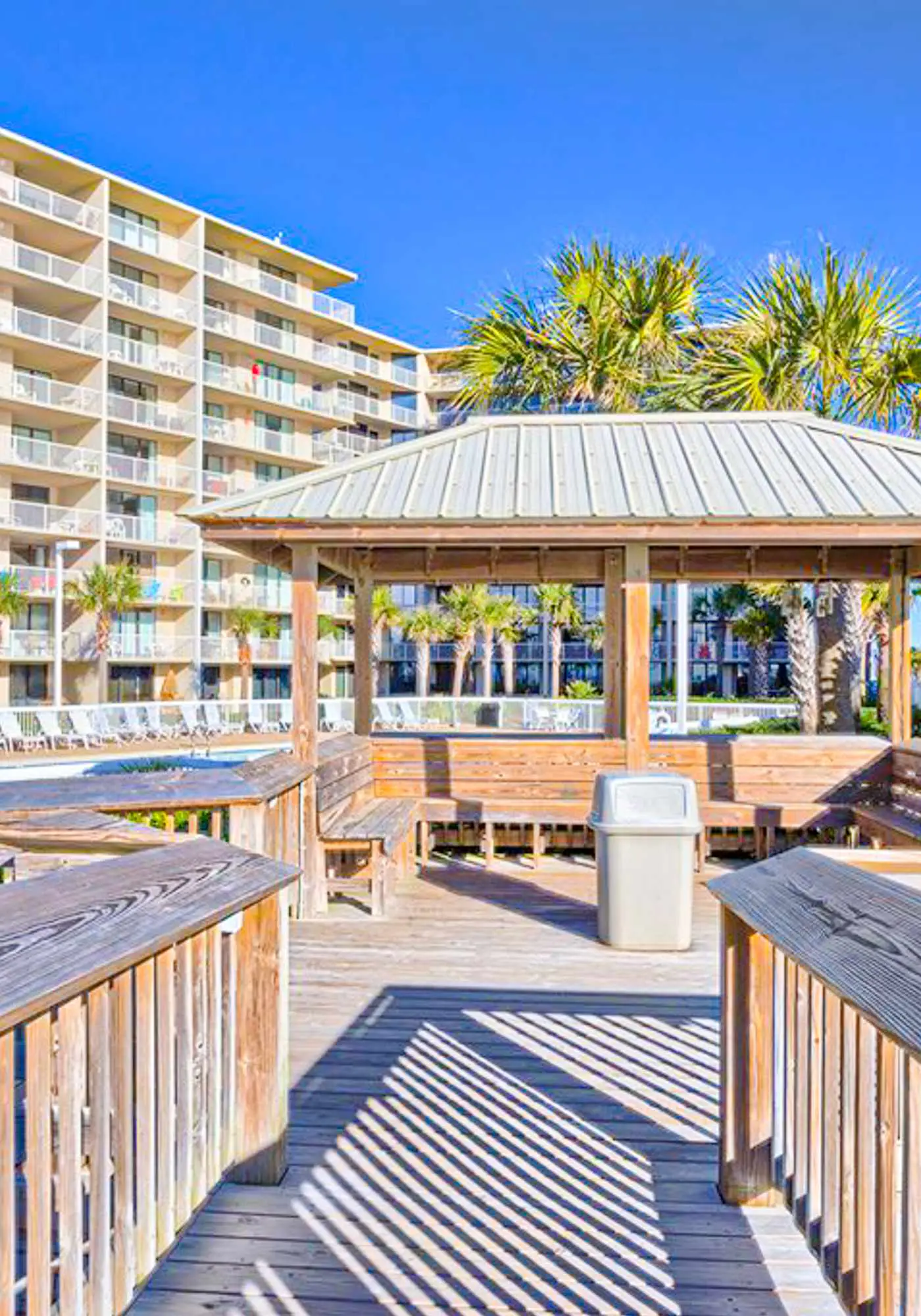 Sixth-floor condo with gorgeous Gulf Views, WiFi, pool, sauna & tennis