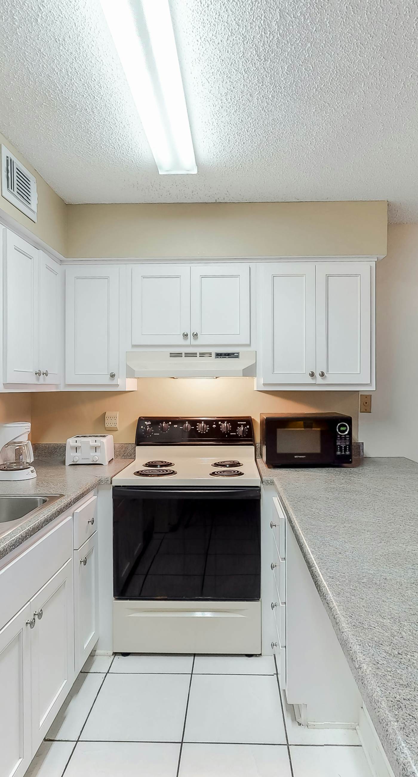 Wonderful beachfront vacation complex with private pool, WiFi, balcony & AC