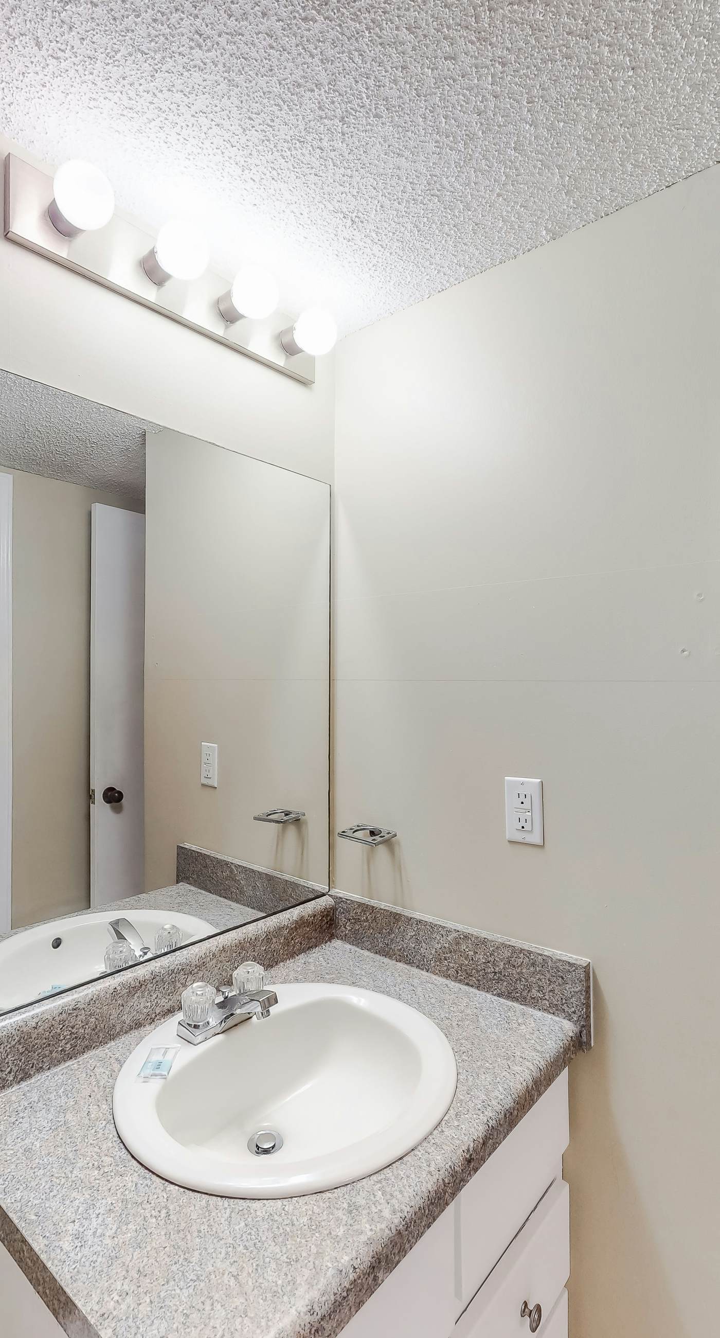 Wonderful beachfront vacation complex with private pool, WiFi, balcony & AC