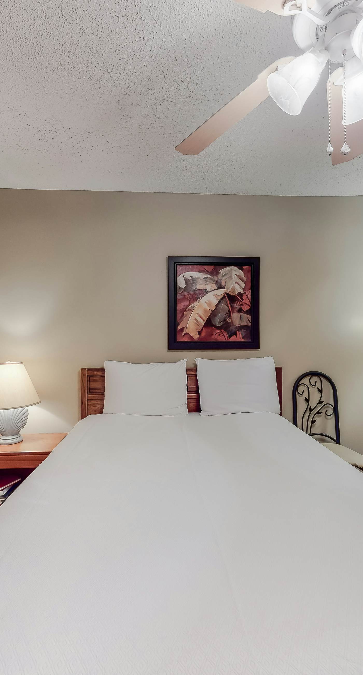 Wonderful beachfront vacation complex with private pool, WiFi, balcony & AC