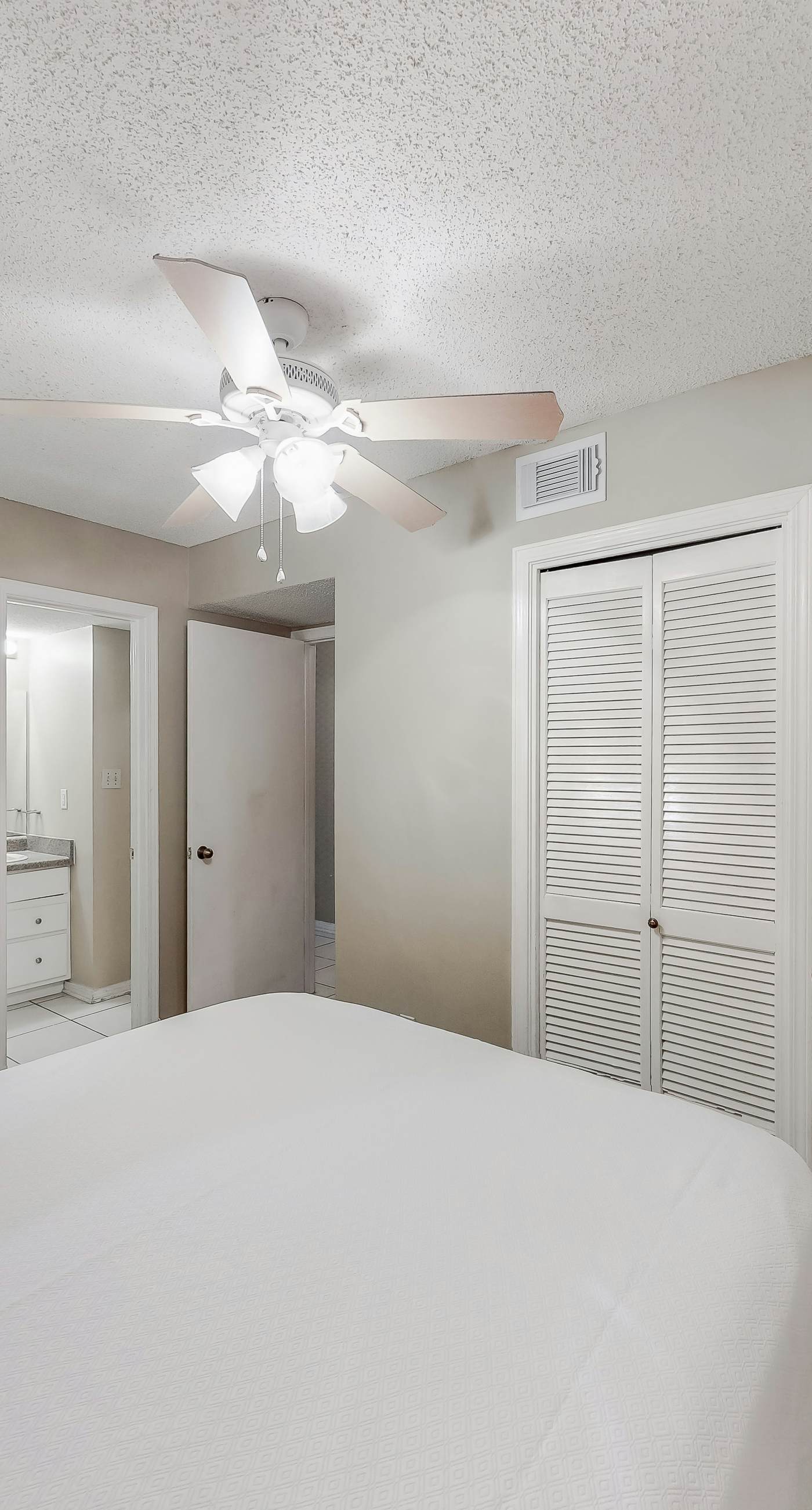 Wonderful beachfront vacation complex with private pool, WiFi, balcony & AC