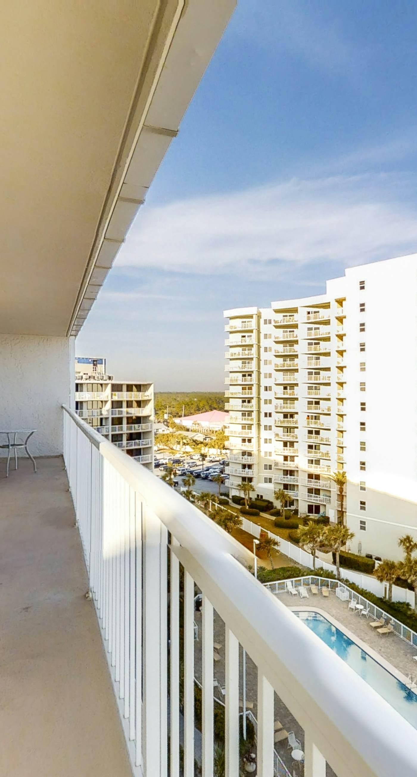 Fantastic condo with elevator, WiFi & central AC - beachfront Location