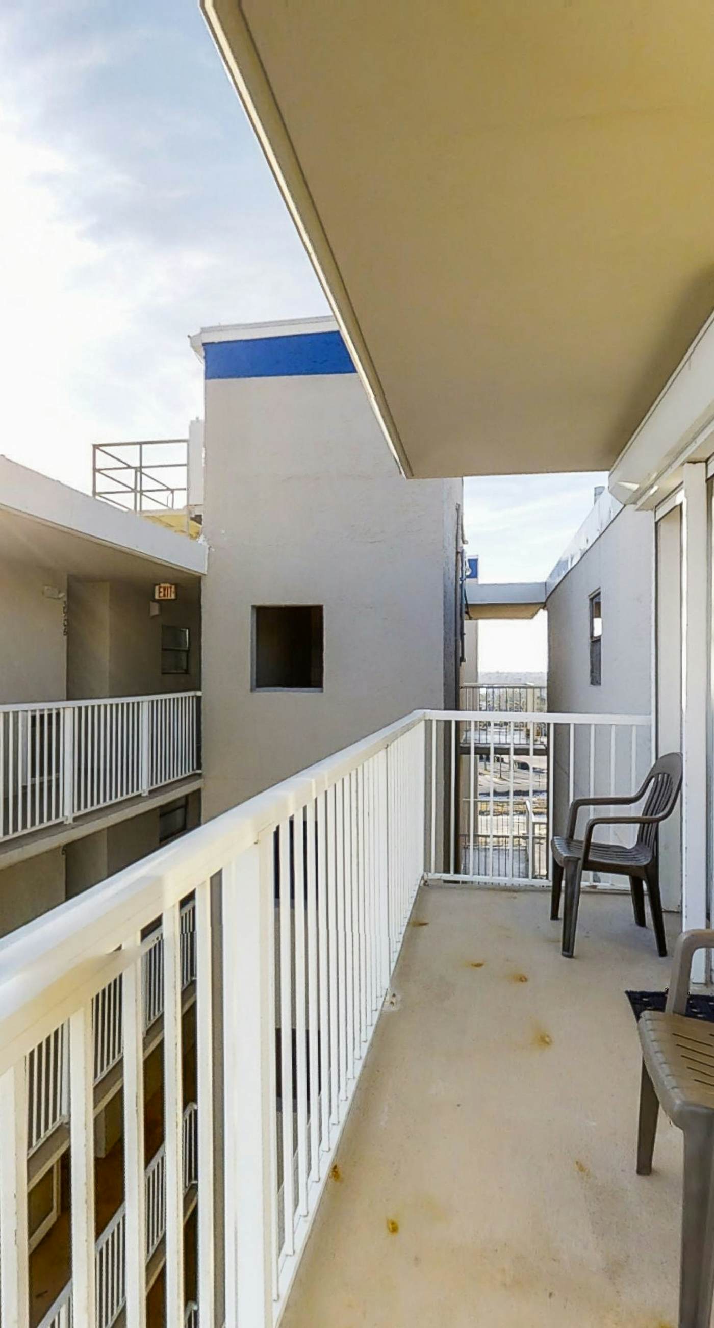 Fantastic condo with elevator, WiFi & central AC - beachfront Location