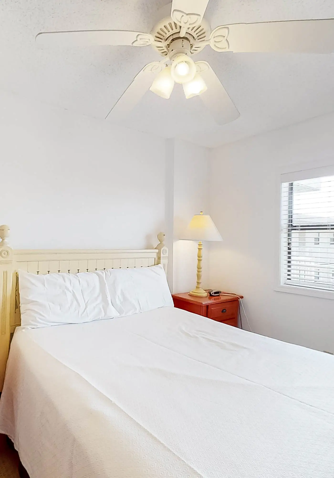 Fantastic condo with elevator, WiFi & central AC - beachfront Location