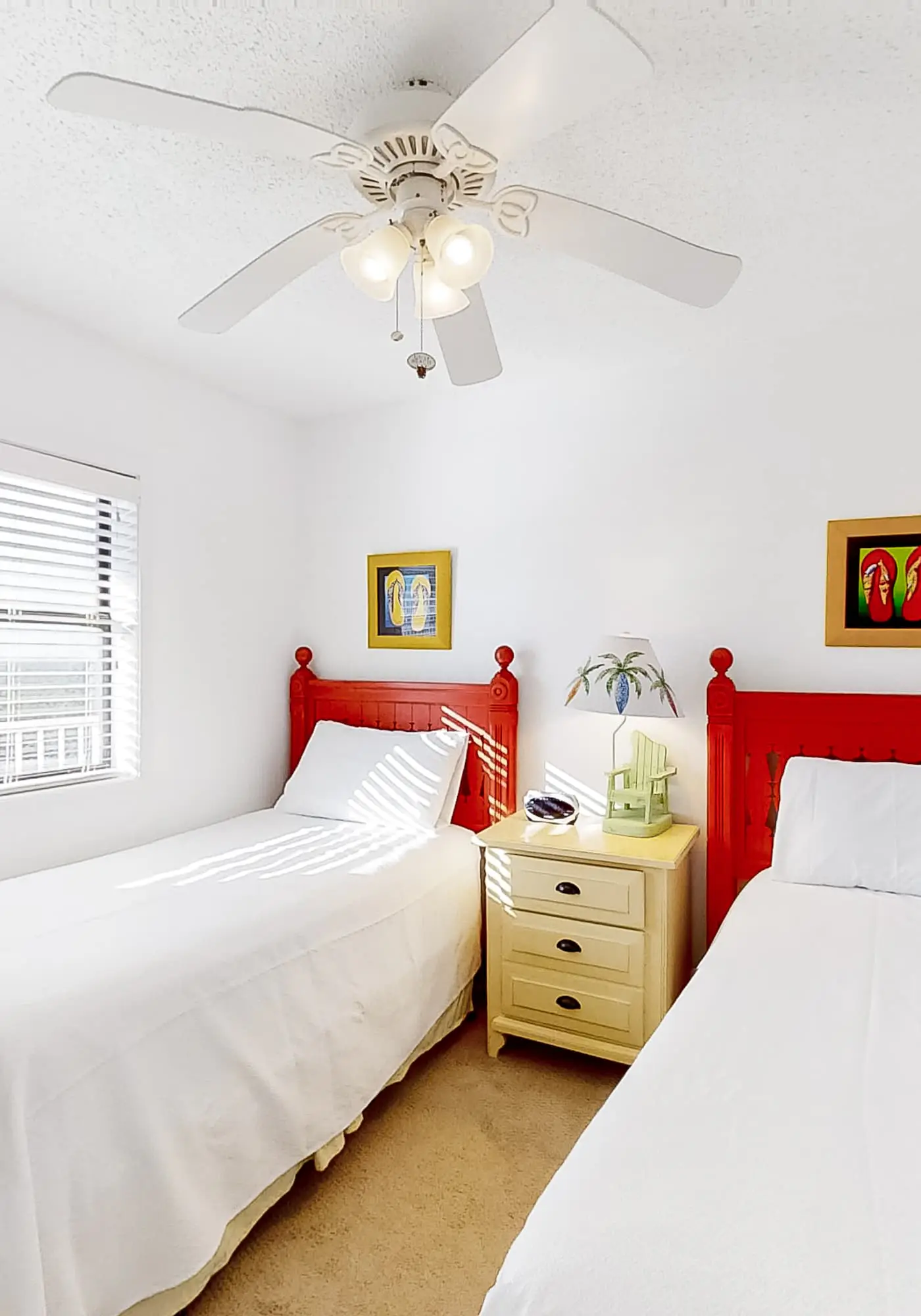 Fantastic condo with elevator, WiFi & central AC - beachfront Location